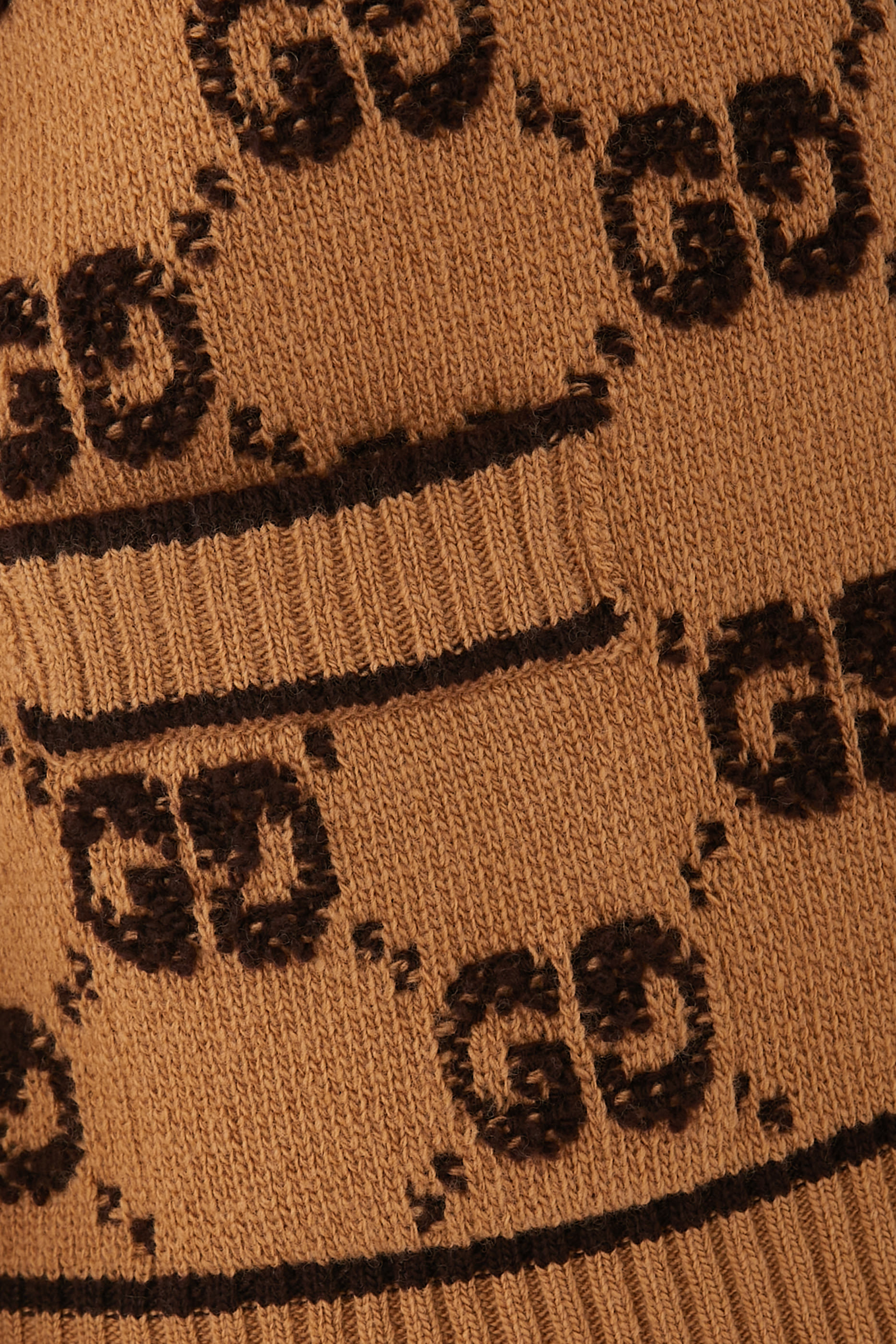 كارديجان بنقشة حرفي شعار الماركة جاكار وصوف بوكلي