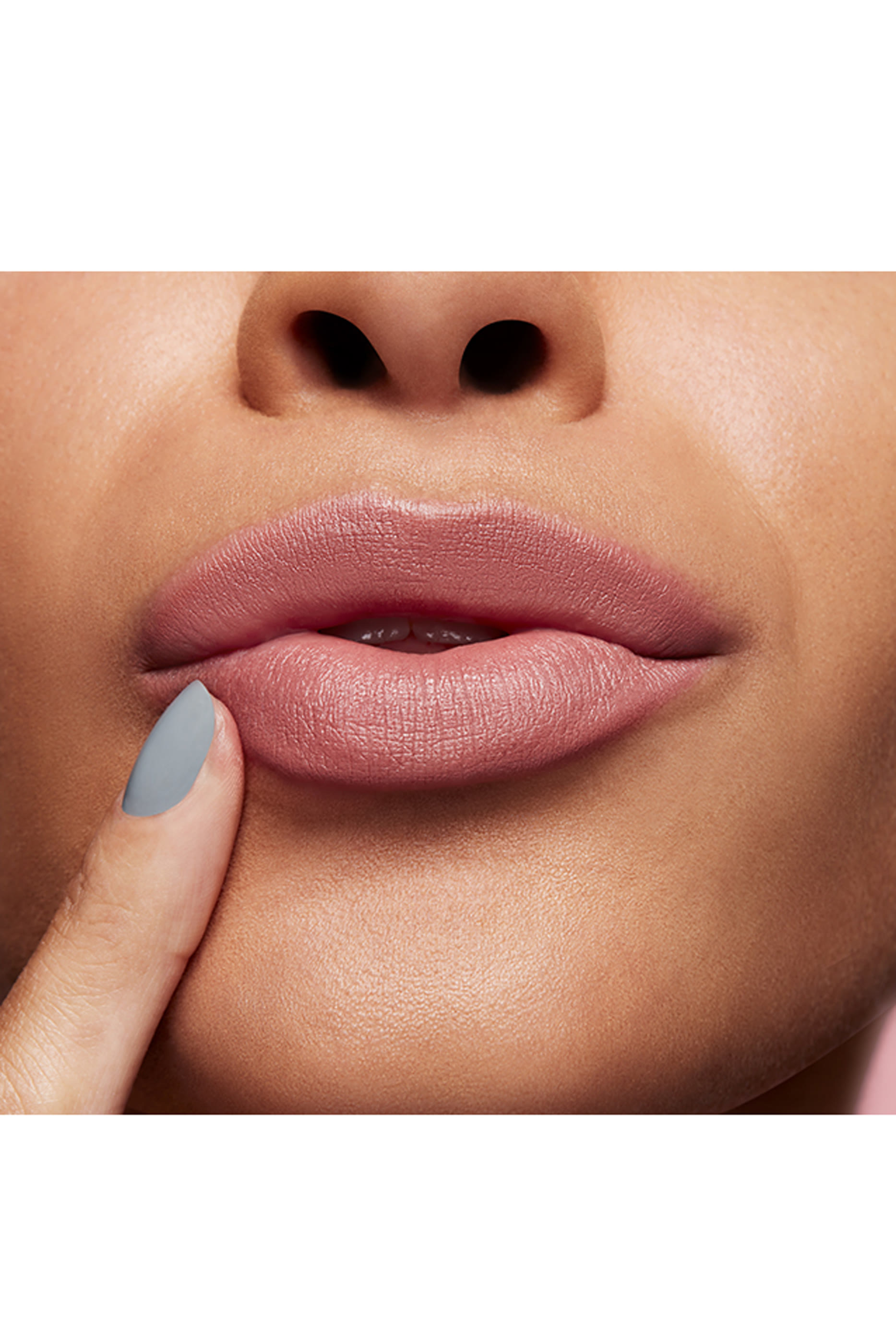 أحمر شفاه غير لامع