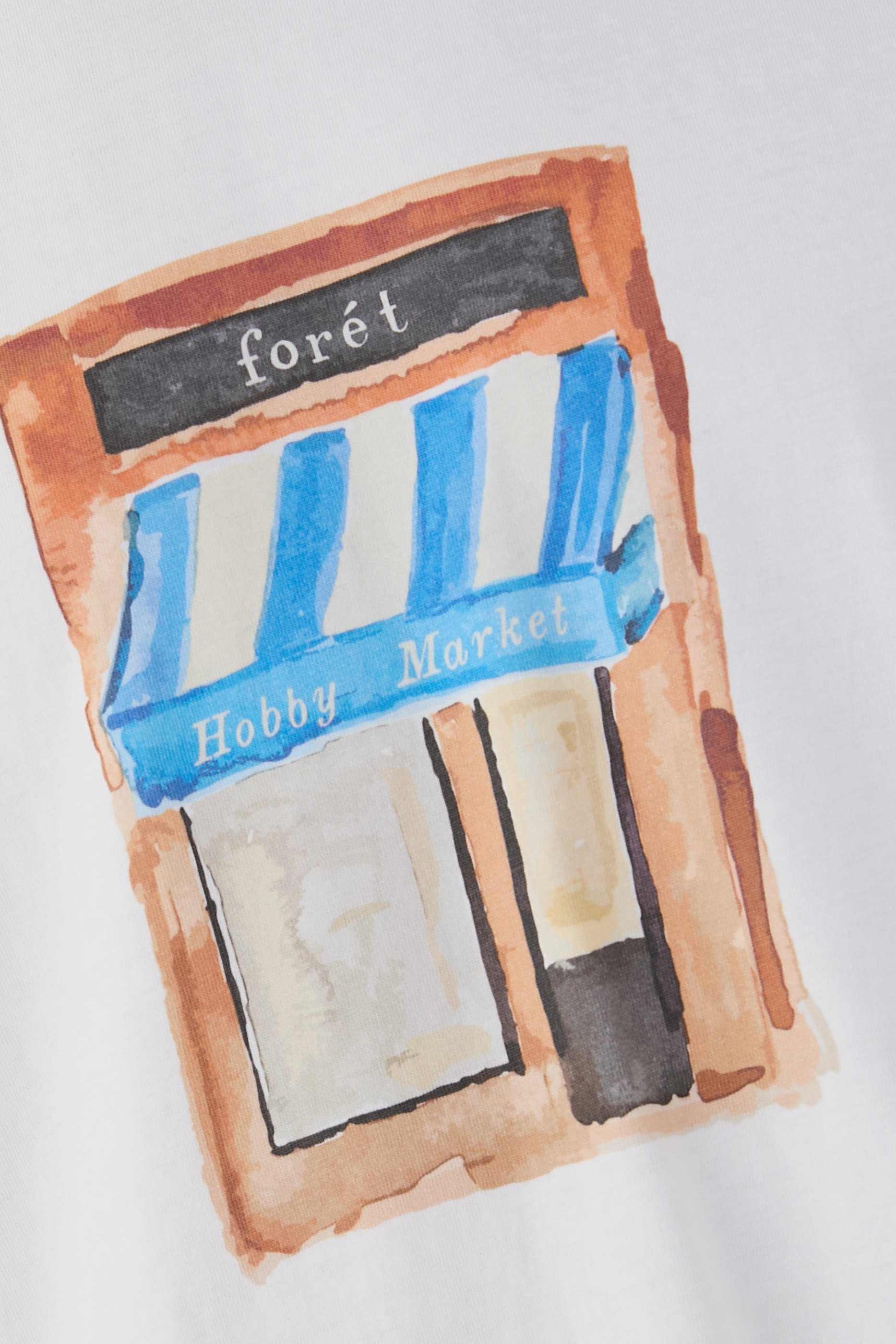 تيشيرت مزين بطبعة متجر