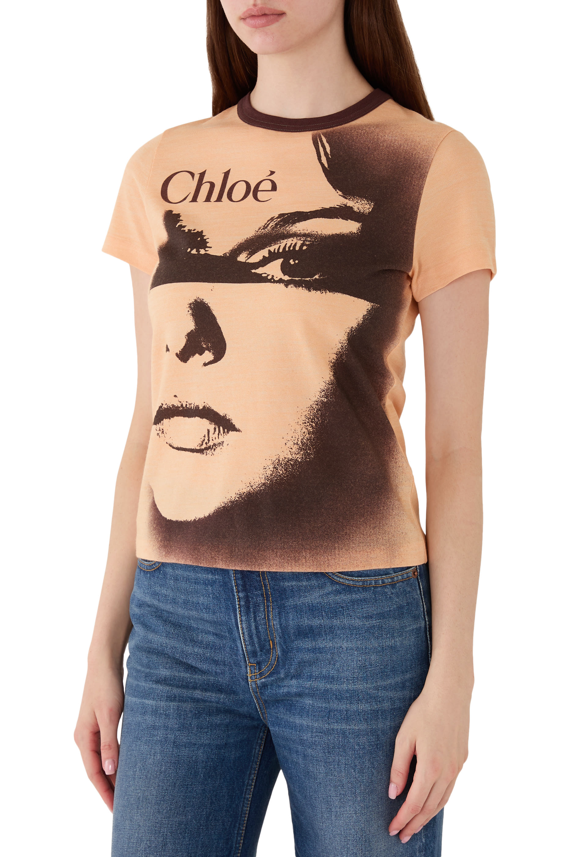 تيشيرت بنقشة غرافيكية بشعار الماركة