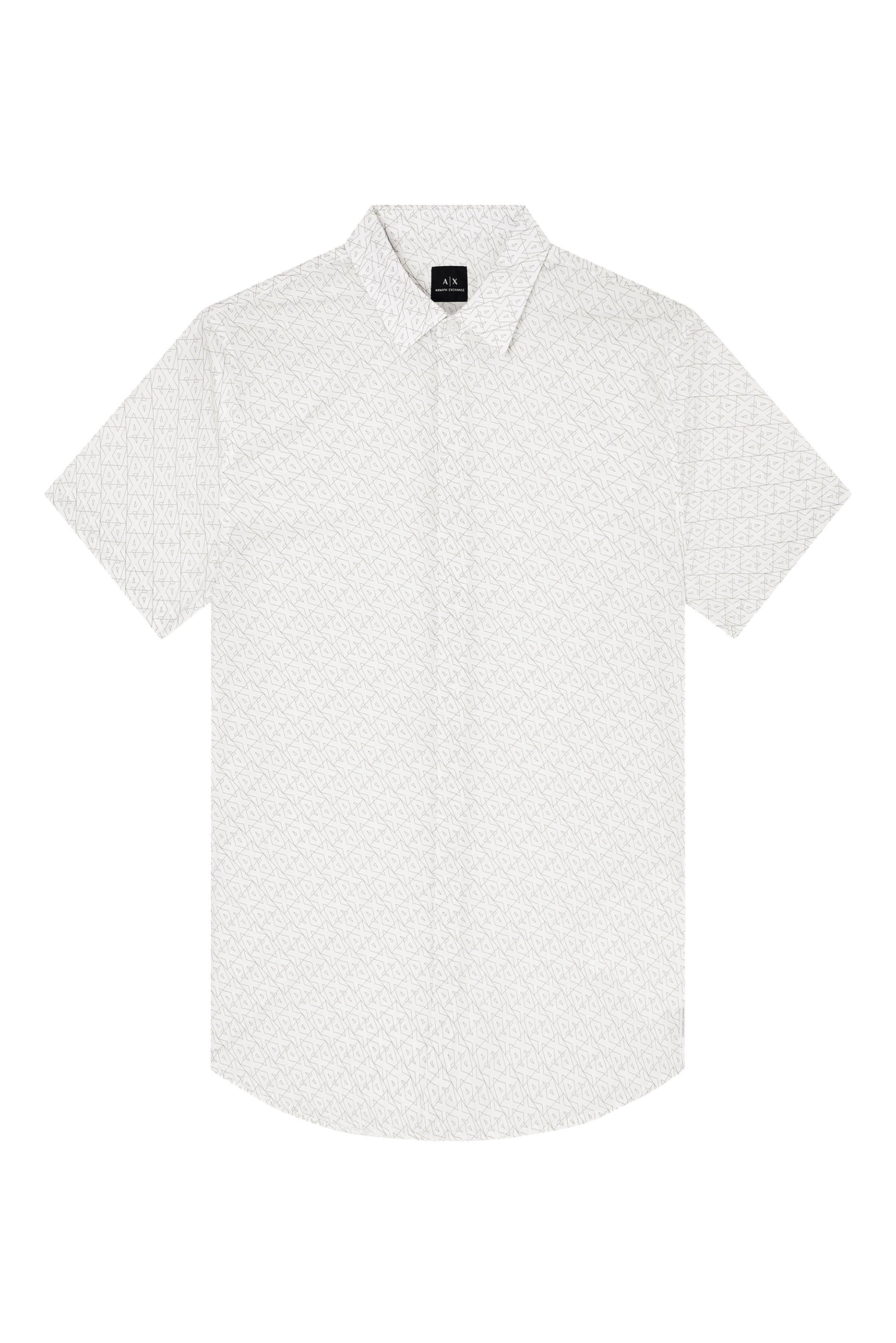 قميص بقصة ضيقة بأكمام قصيرة