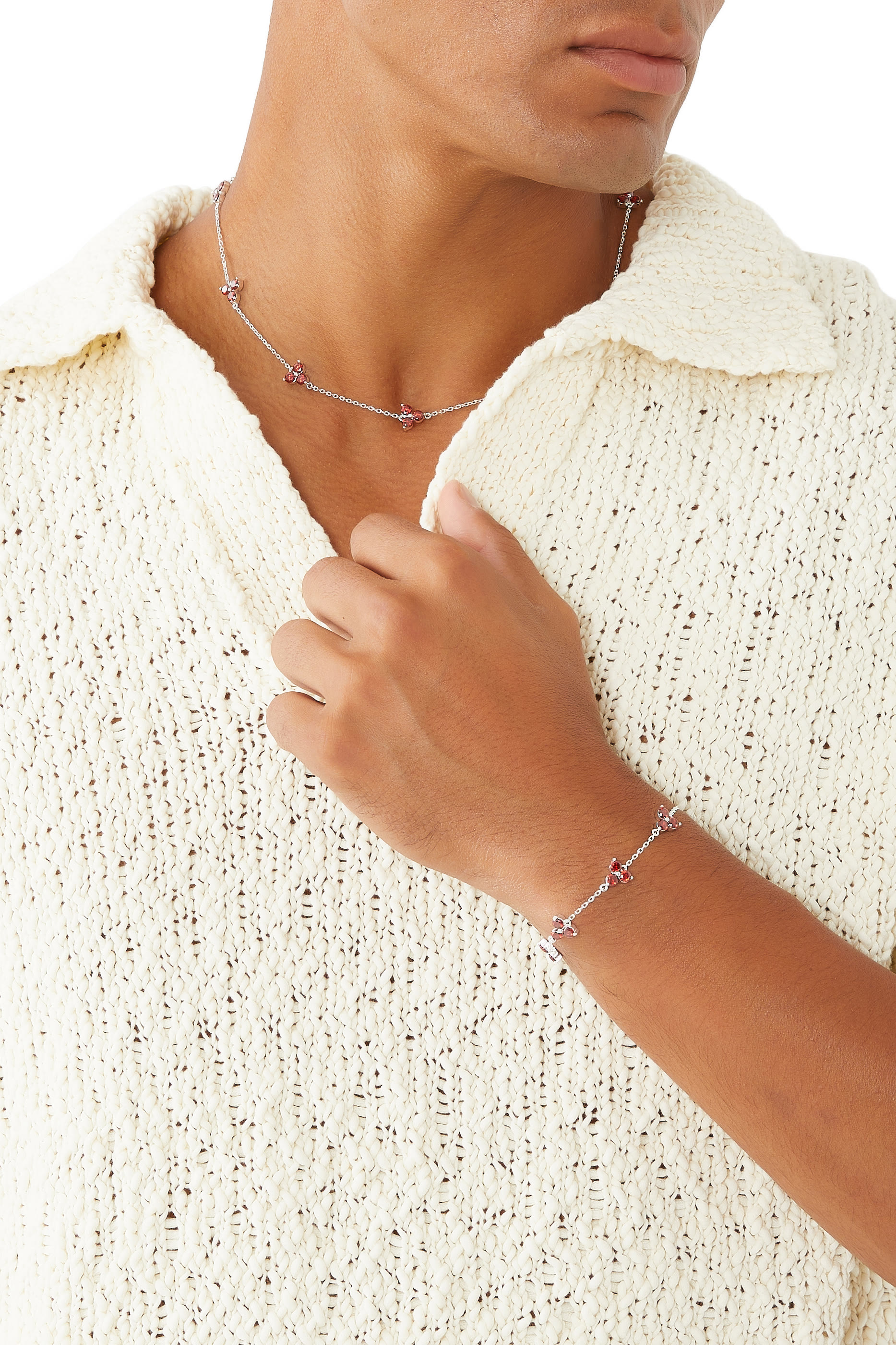 قلادة آريا إصدار عربي