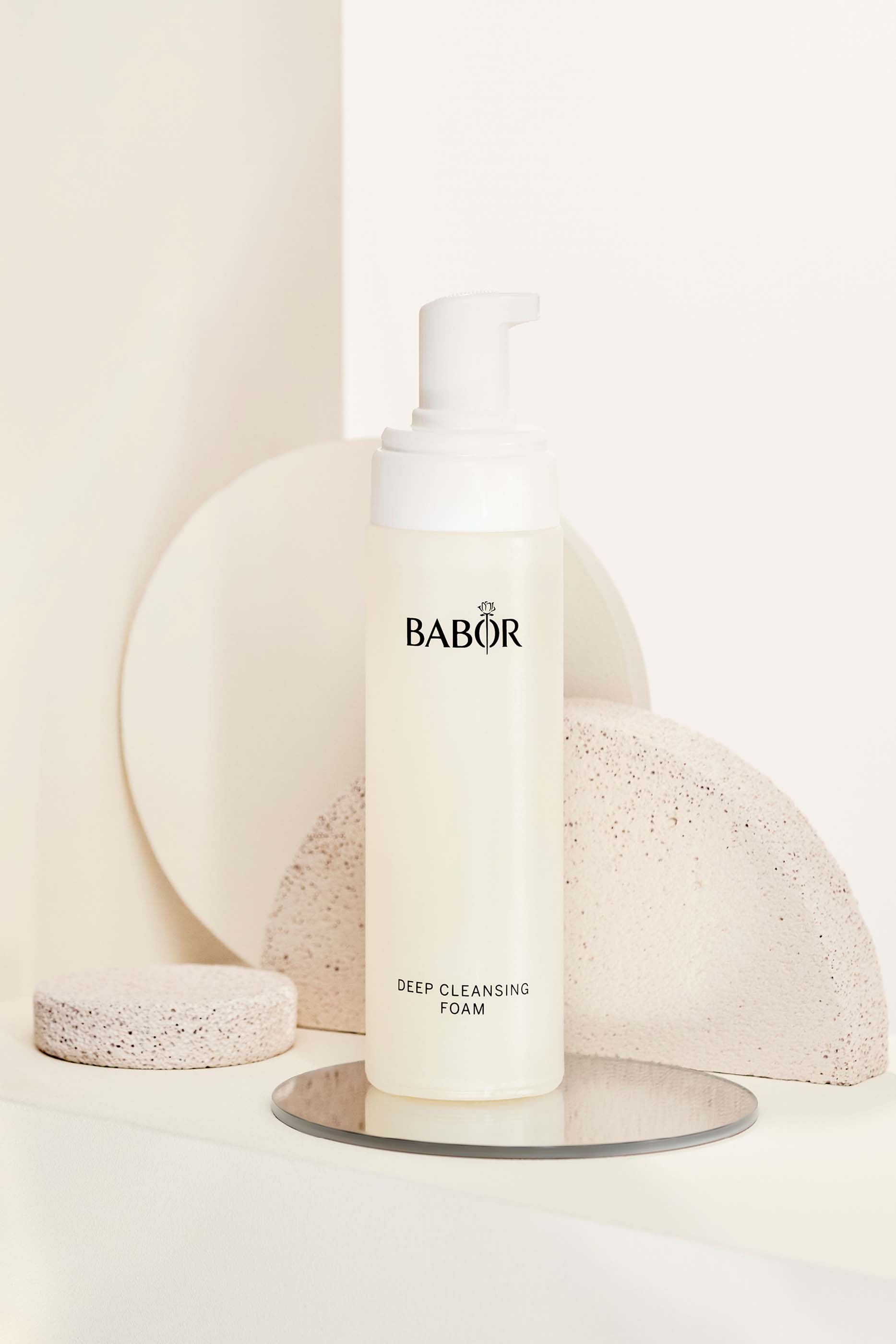 رغوة للتنظيف العميق