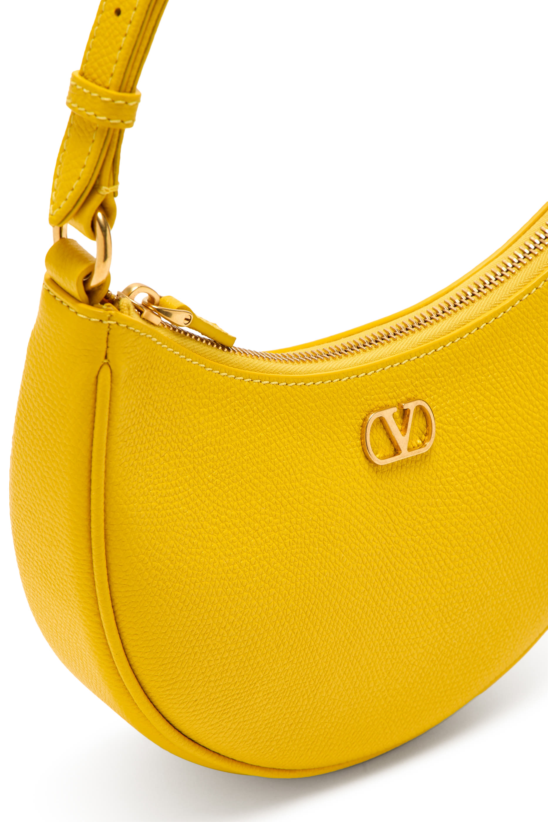 حقيبة هوبو صغيرة بشعار الماركة