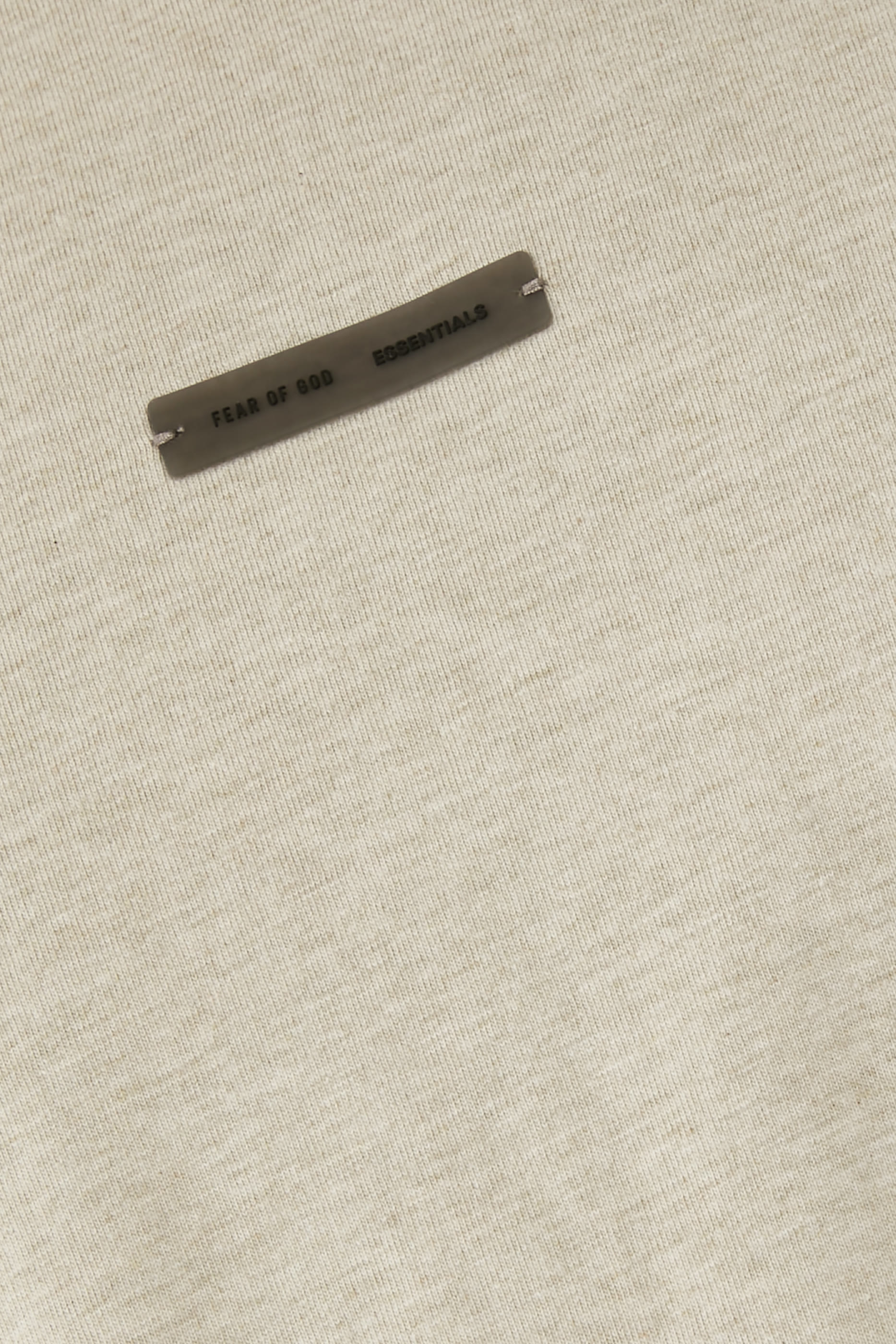 تيشيرت بأكمام طويلة وقصة كلاسيكية