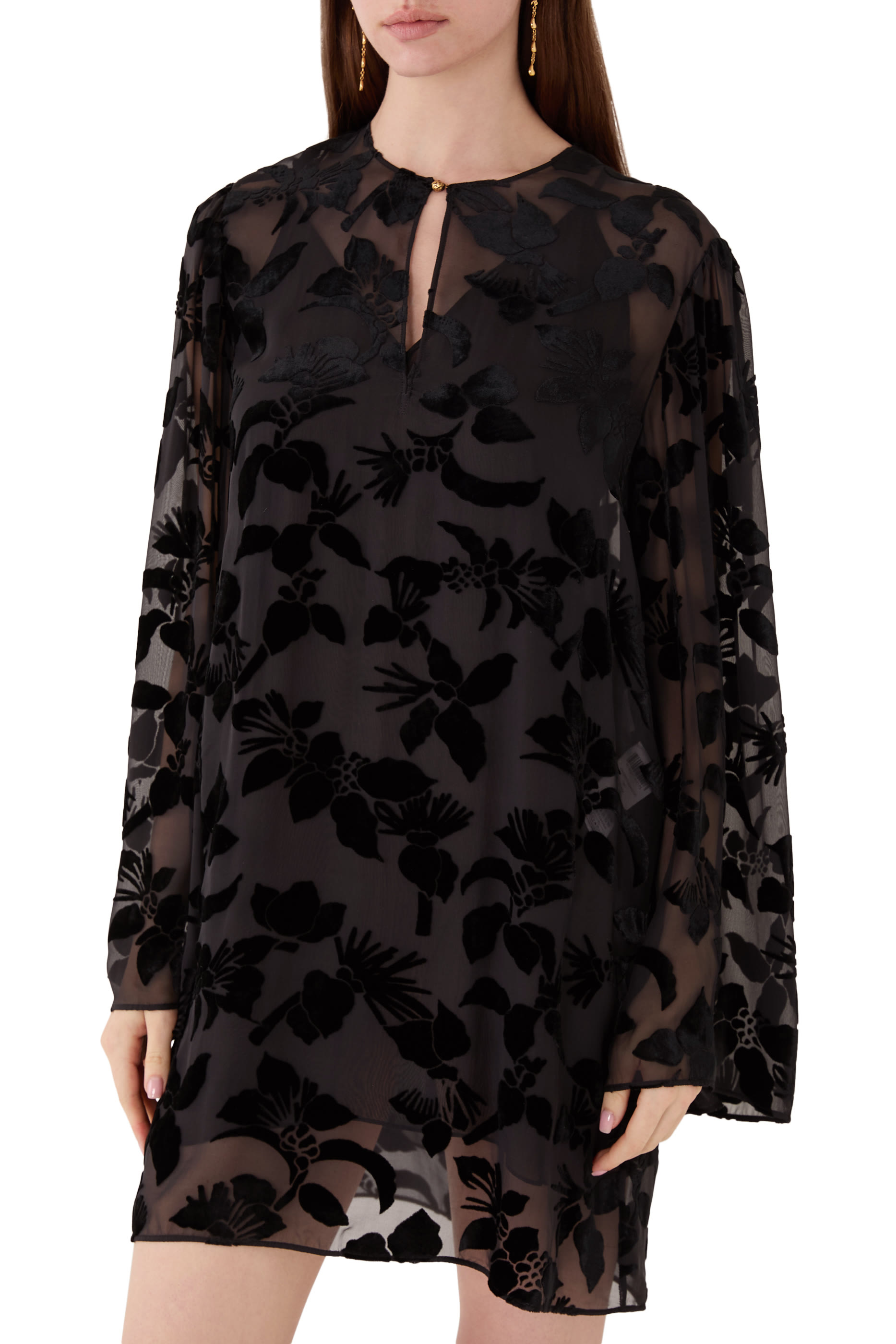 فستان قصير بأكمام منفوخة