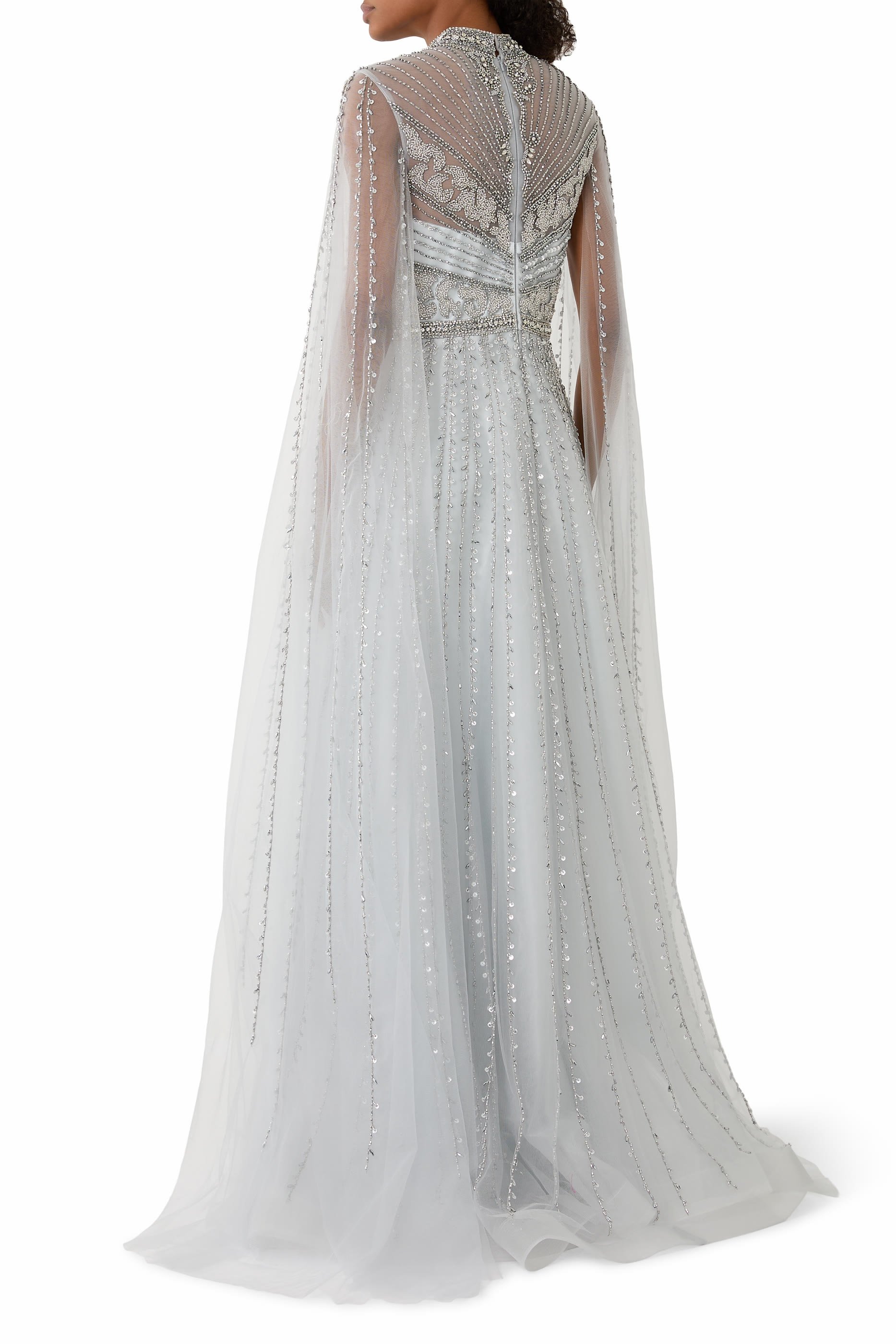 فستان سهرة بأكمام كاب