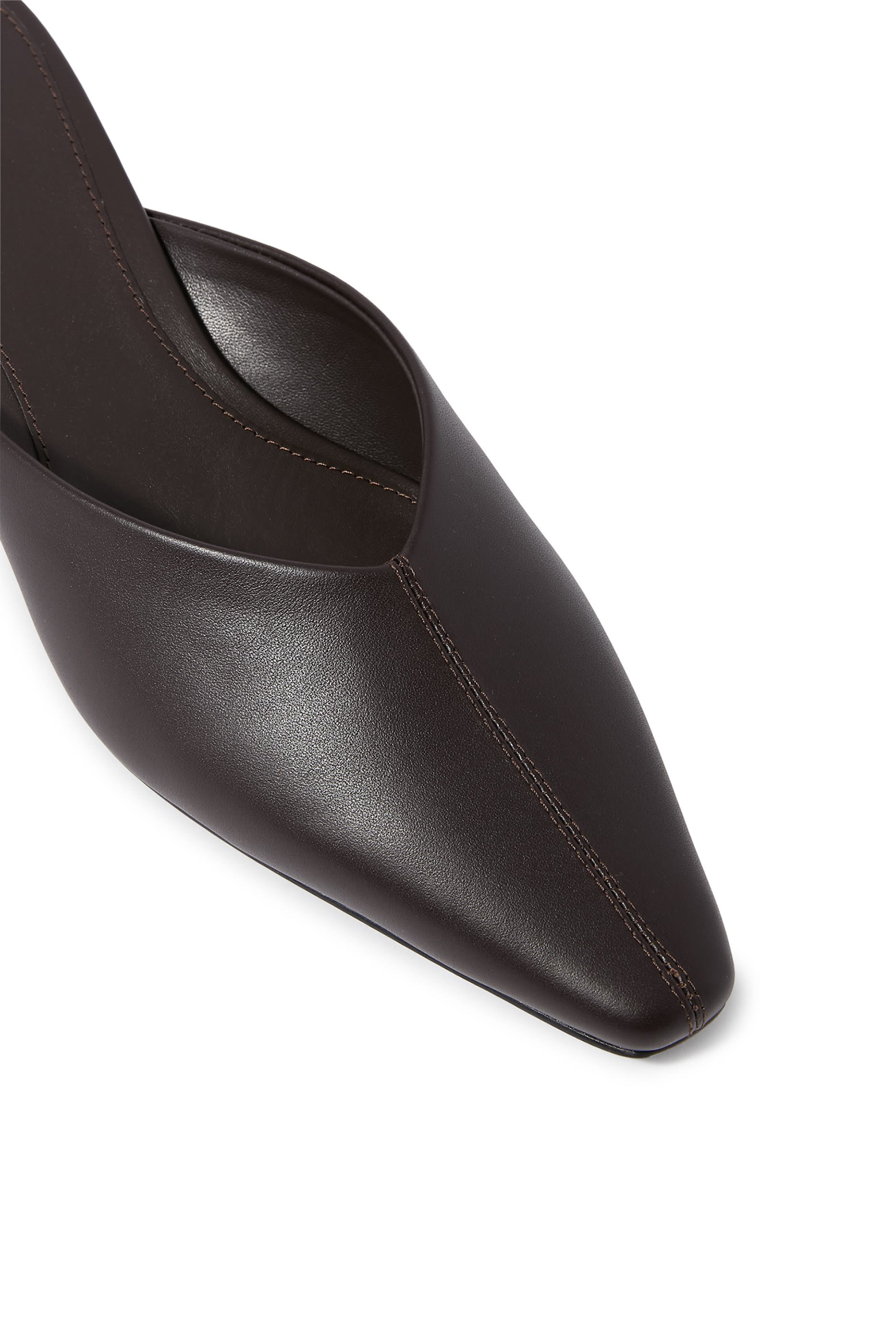 حذاء 45 مفتوح من الخلف بمقدمة مدببة