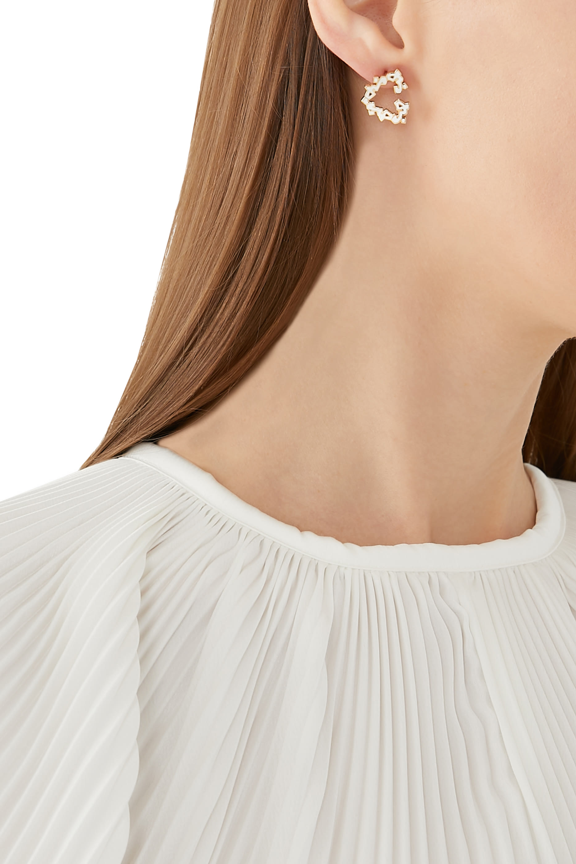 أقراط بتصميم كلمة حب ذهب أصفر عيار 18