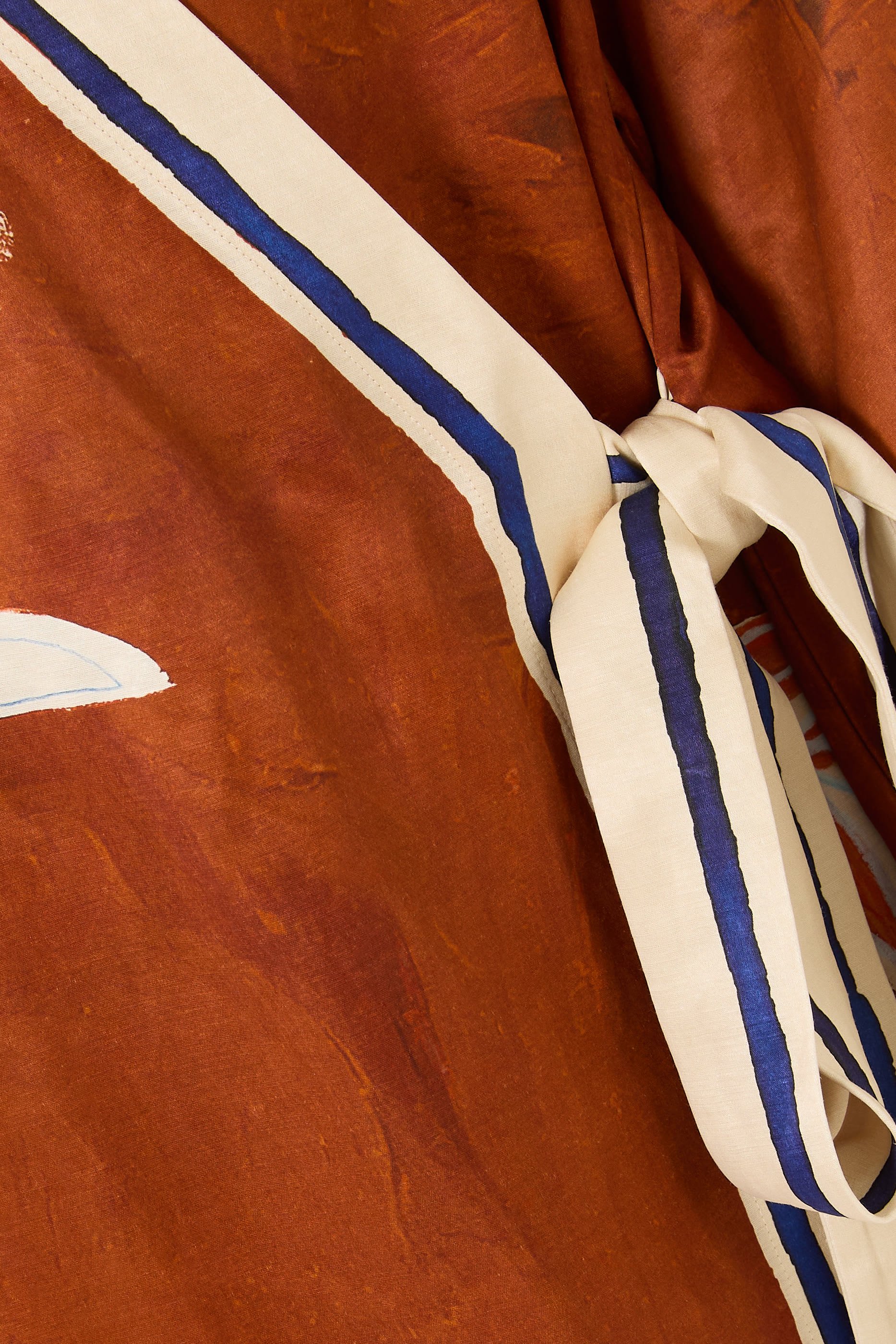  فستان سولاي دامور قصير بتصميم ملفوف