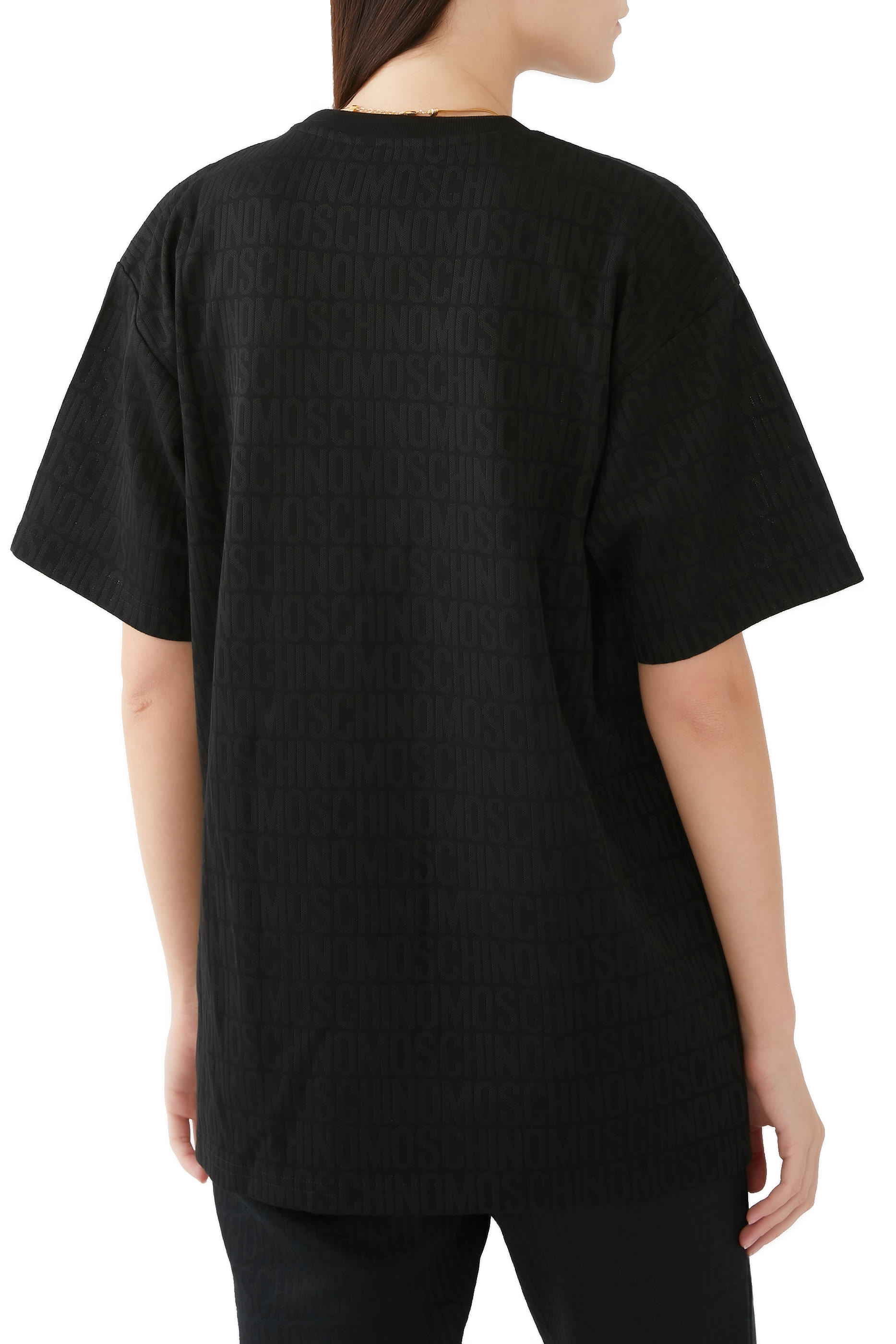 تيشيرت بطبعات شعار الماركة