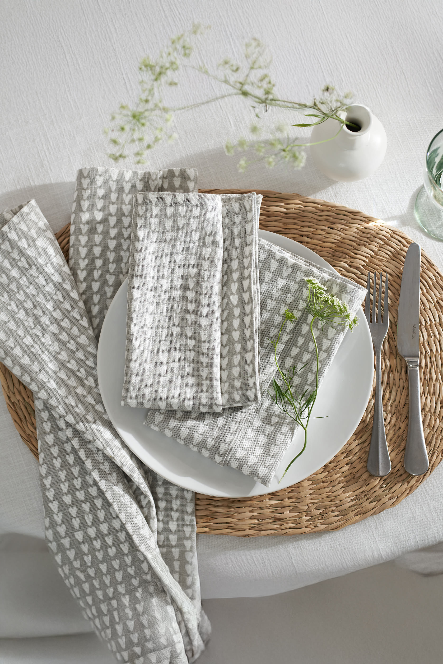 مجموعة مناديل ديتسي بنقشة قلوب