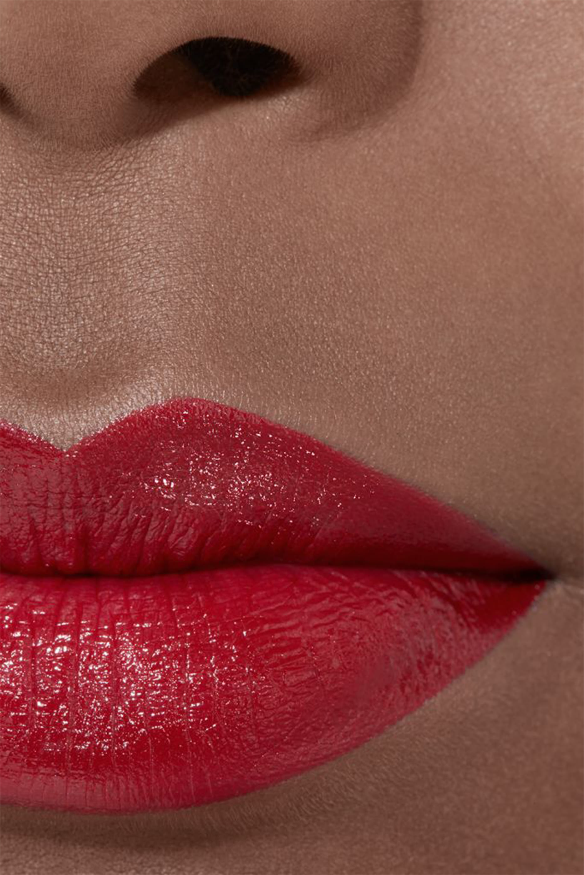 CHANEL ROUGE ALLURE L'EXTRAIT أحمر شفاه عالي الكثافة تركيز من النضارة والعناية قابل لإعادة تعبئة