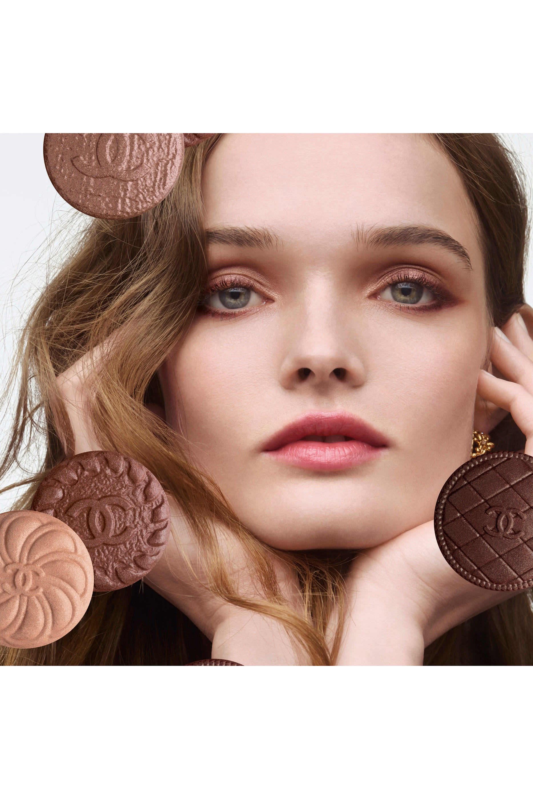 لوحة ظلال عيون Les 4 Ombres Boutons بأربعة ألوان بلمسات نهائية متنوعة