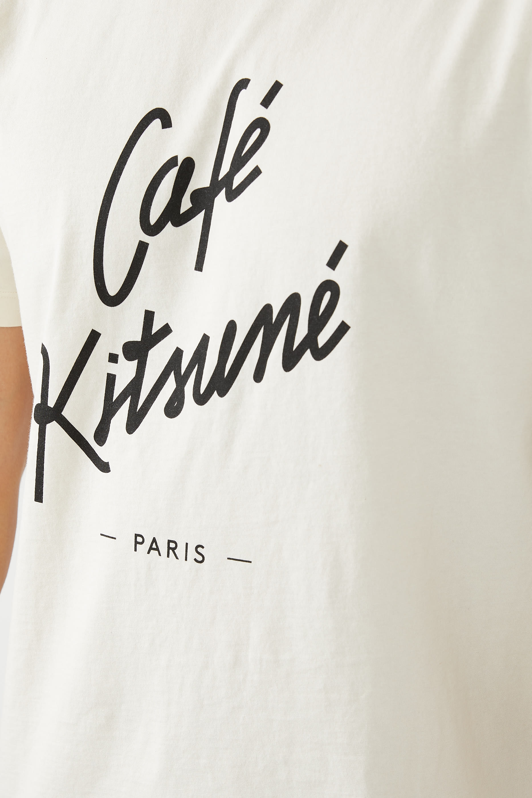 تيشيرت كلاسيكي بشعار الماركة