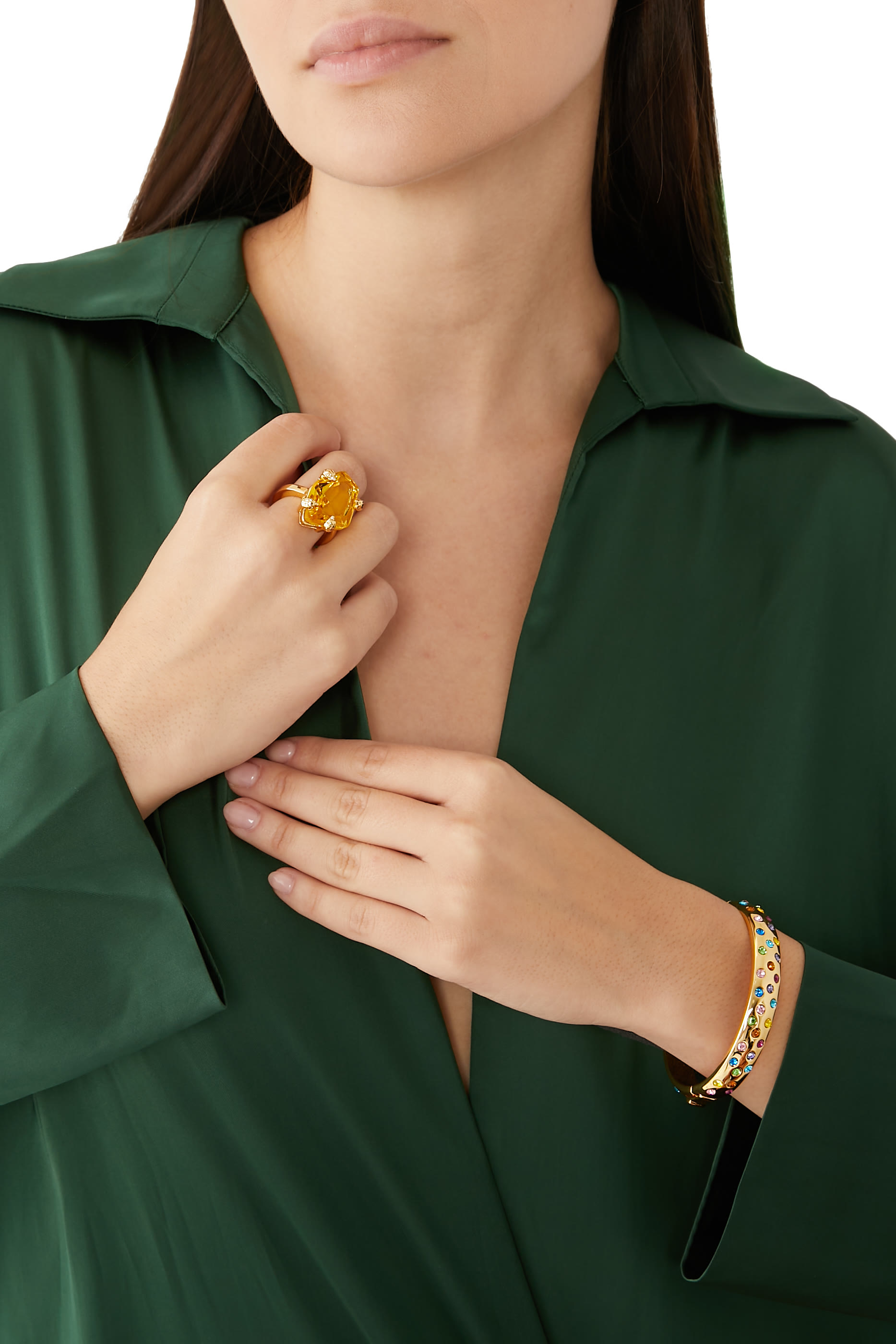 سوار بأحجار متناثرة بألوان قوس قزح