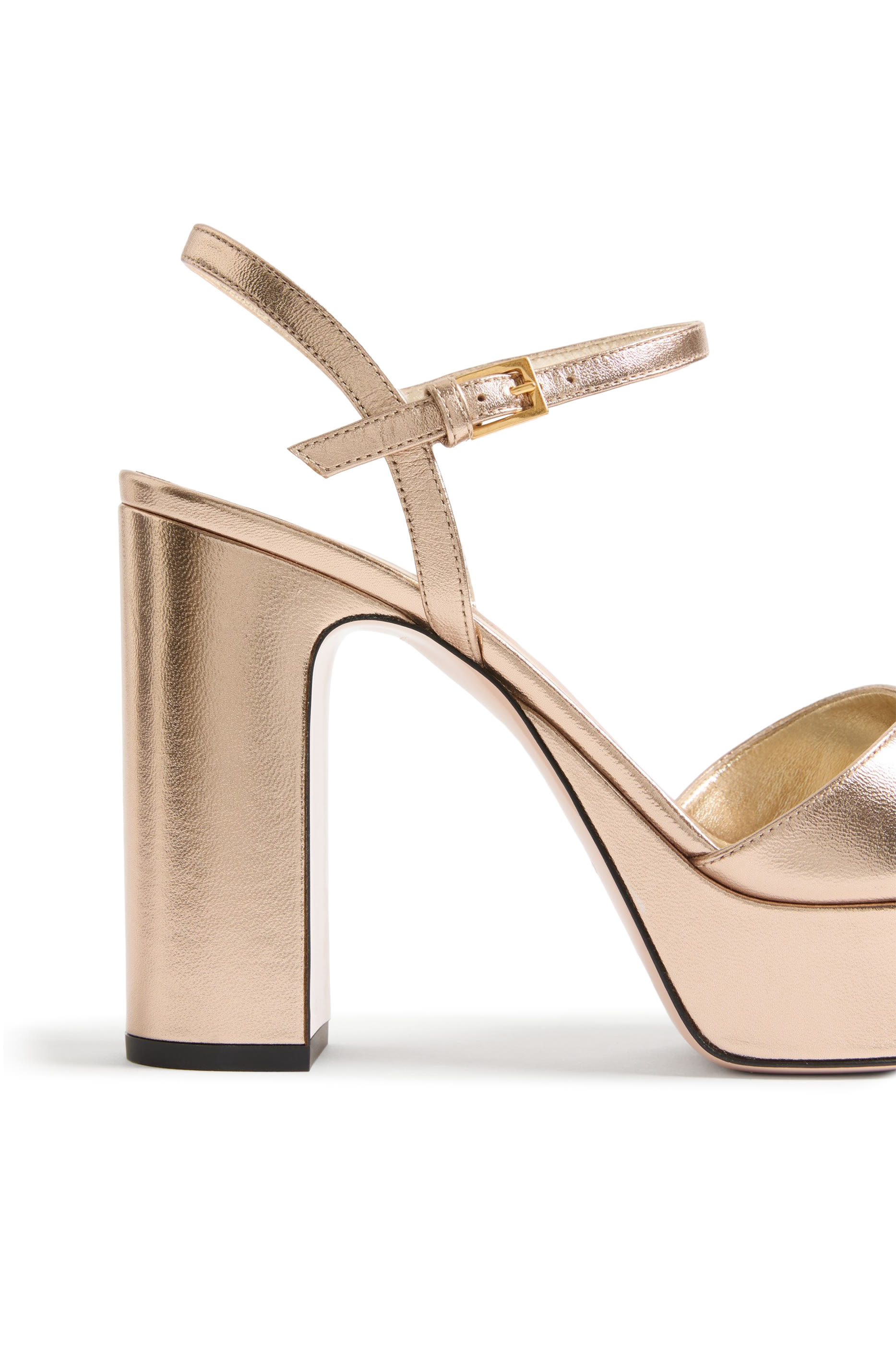 صندل بنعل عريض 115 مزين بشعار الماركة