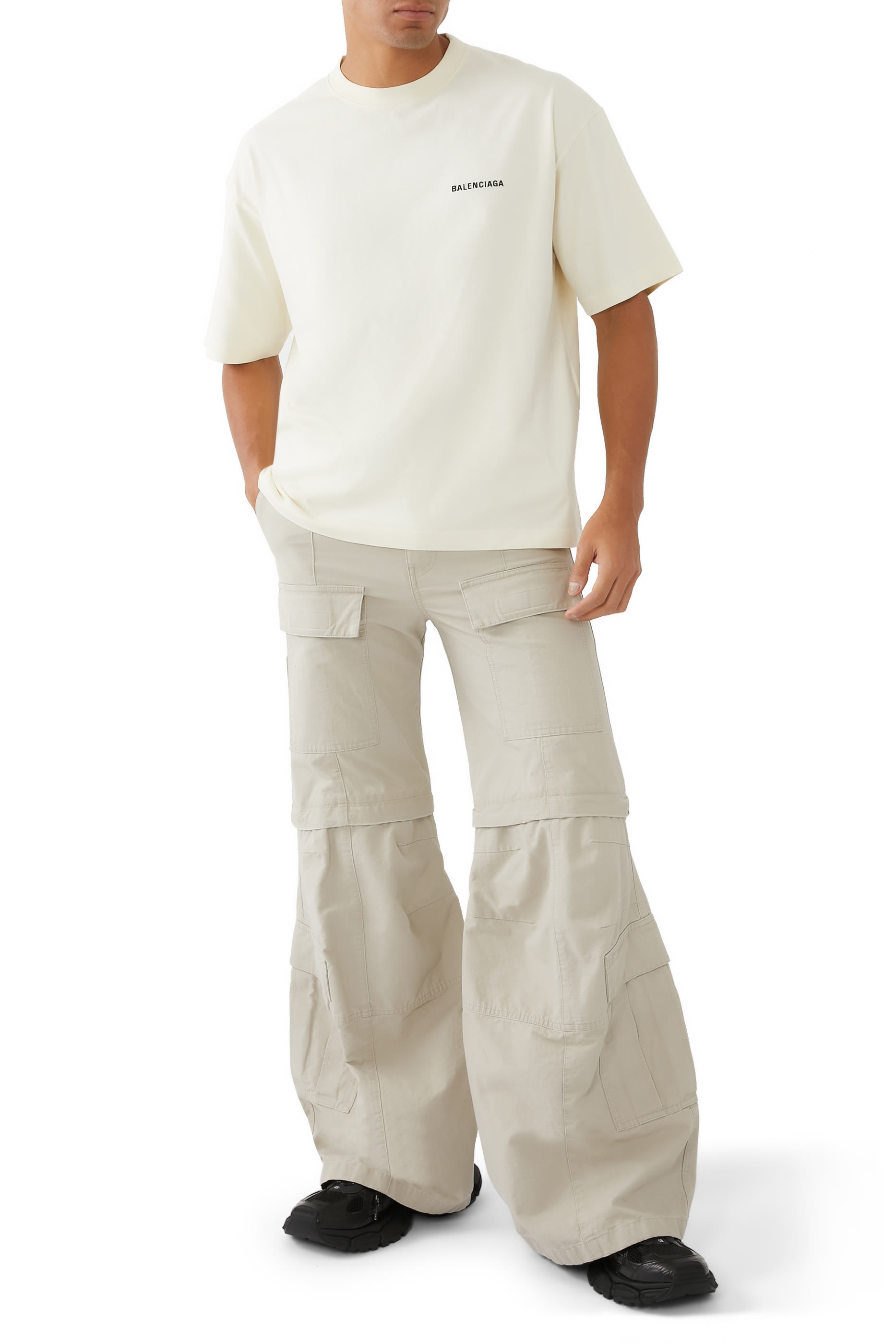 تيشيرت بطبعات شعار الماركة