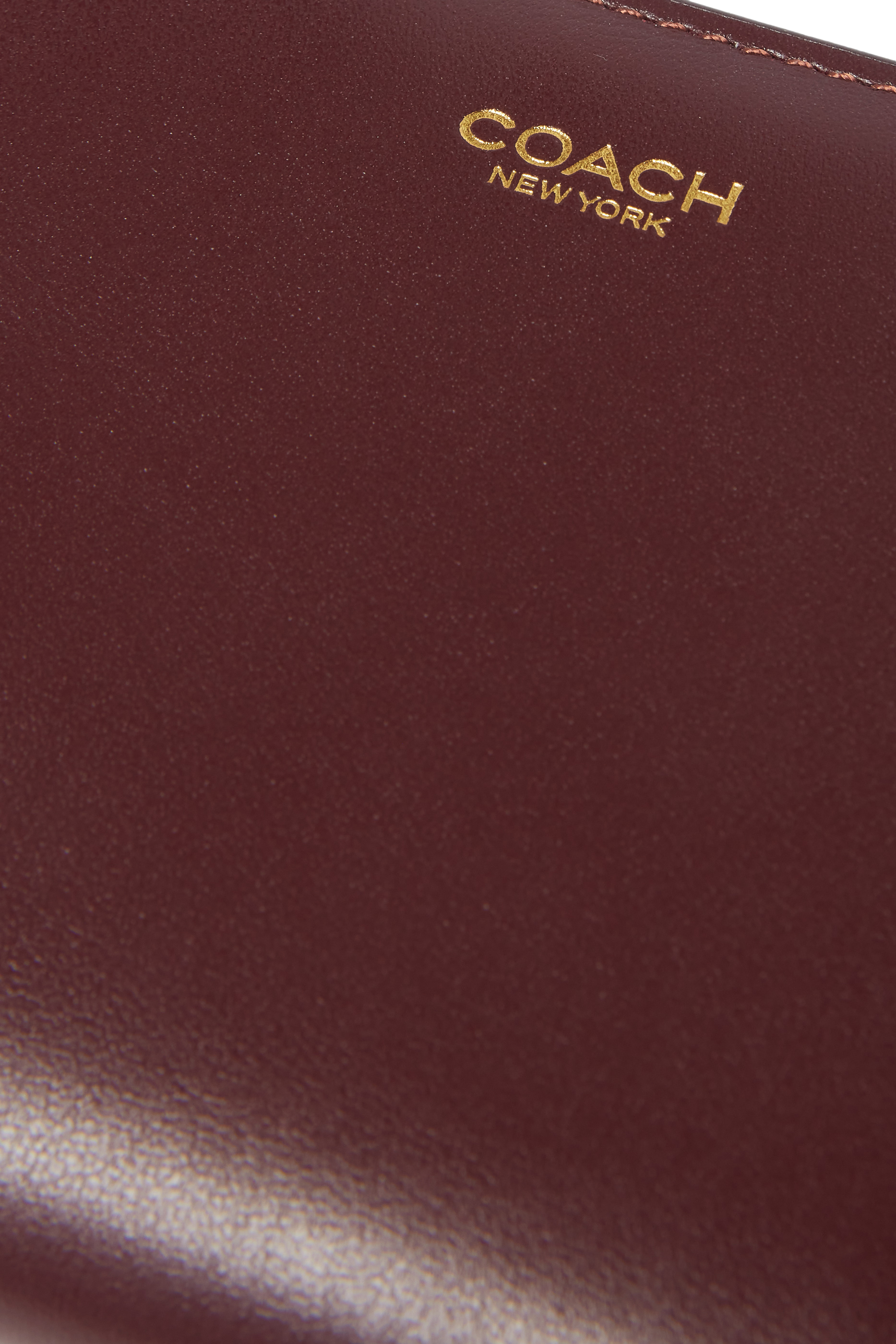 محفظة بسحاب محيط