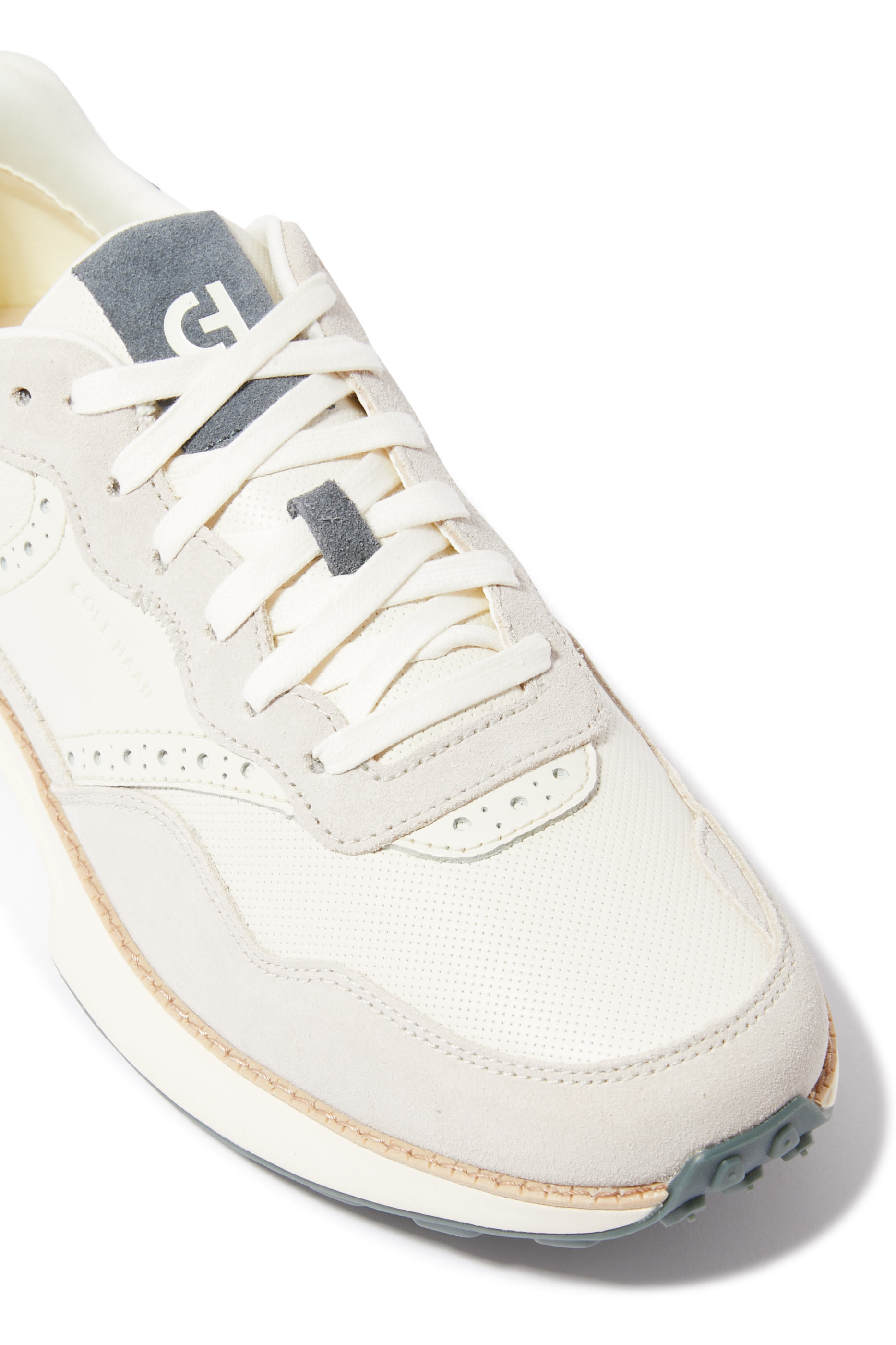 سنيكرز غراند برو أشلاند