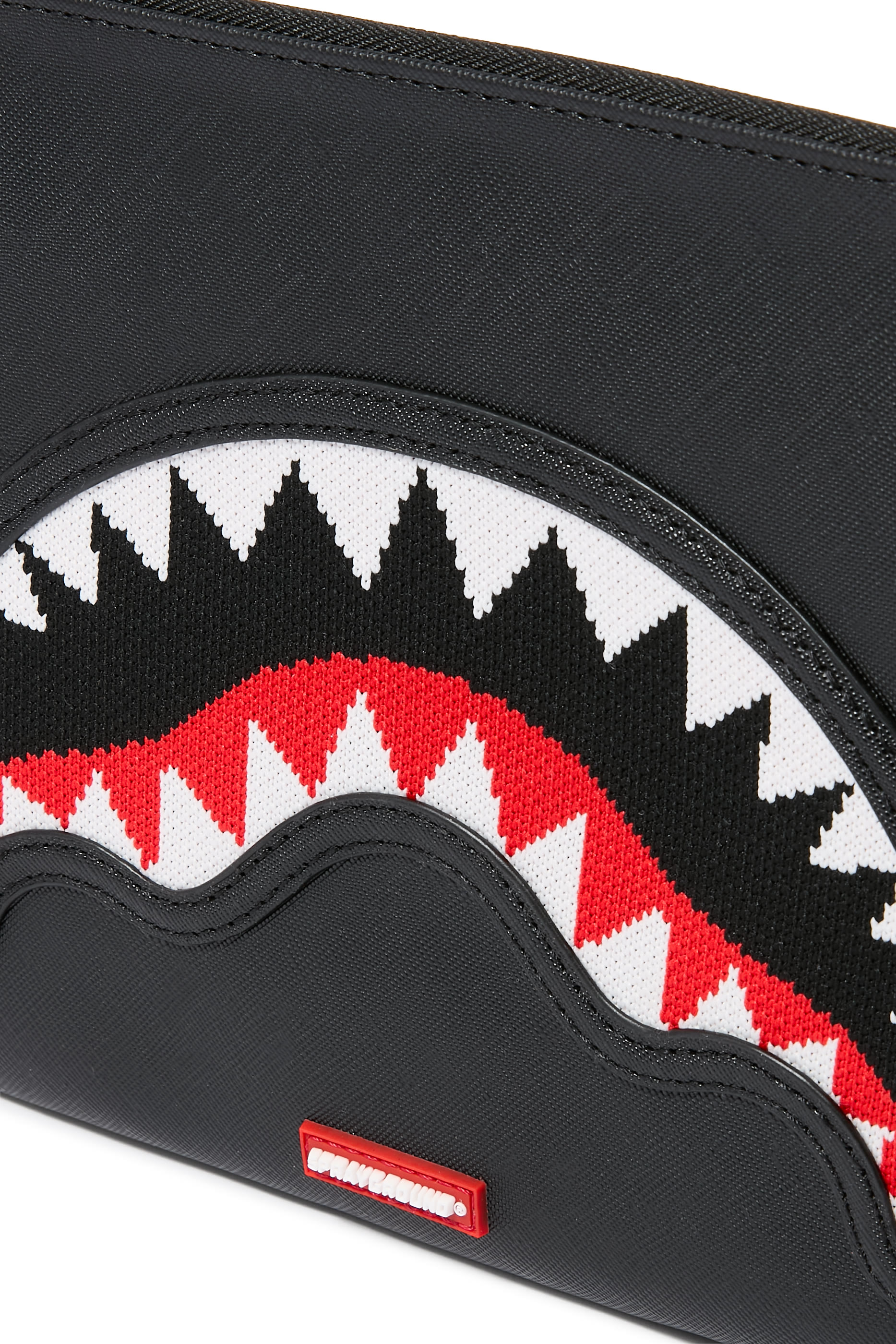 كلاتش بتصميم كروس بطبعة فم القرش خامة خفيفة منسوجة للأطفال