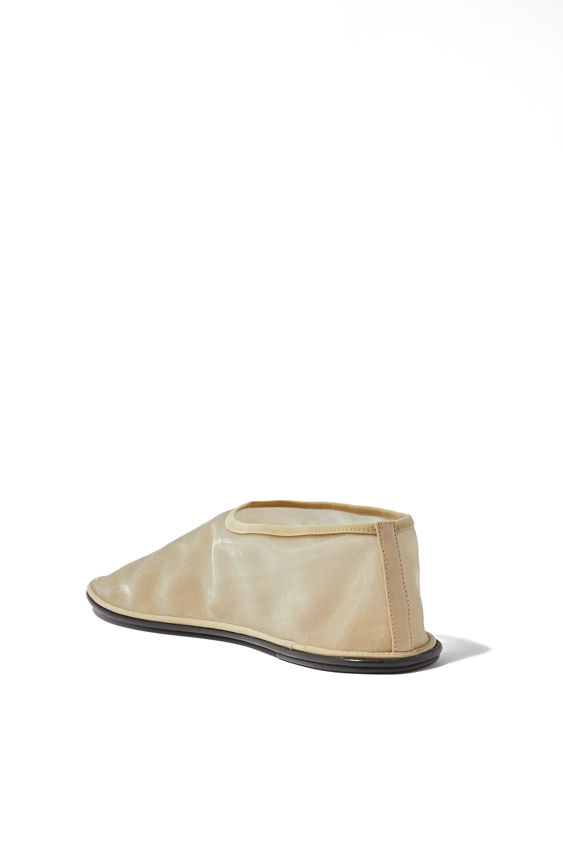 حذاء بتصميم جورب نايلون