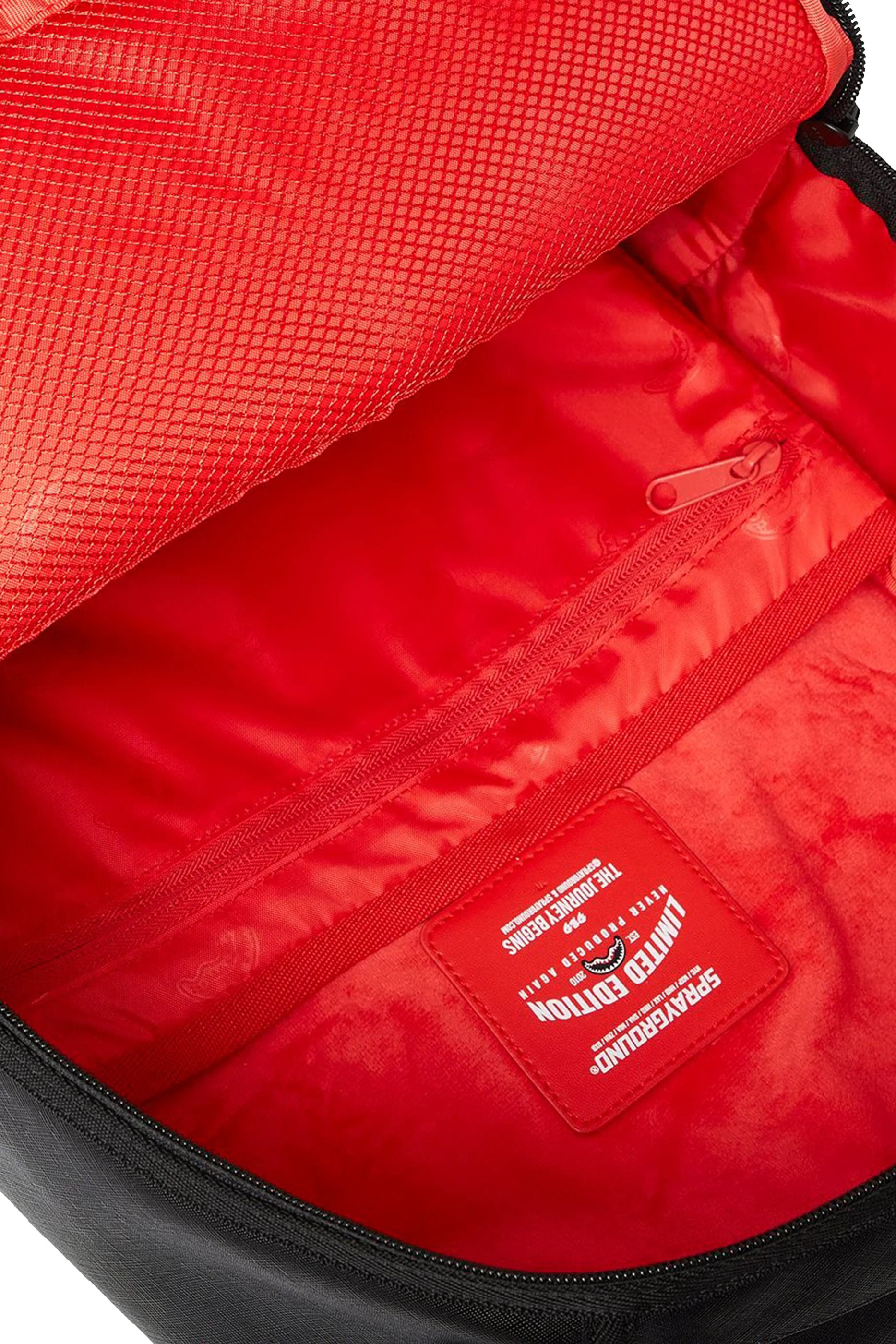 حقيبة ظهر شارك سنترال بنقشة مربعات للأطفال