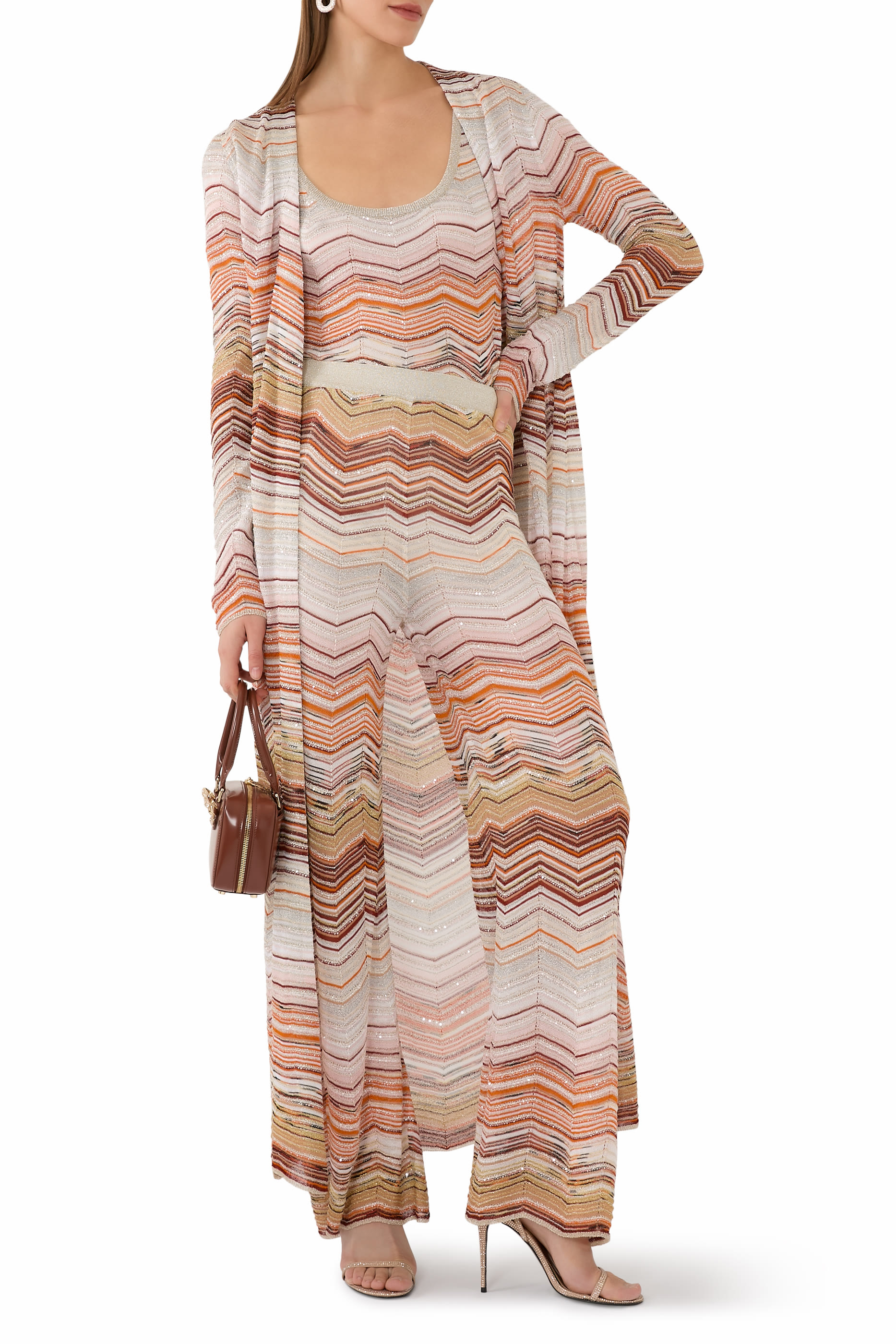 بلوزة بلا أكمام بنمط شيفرون مزينة بترتر لاميه