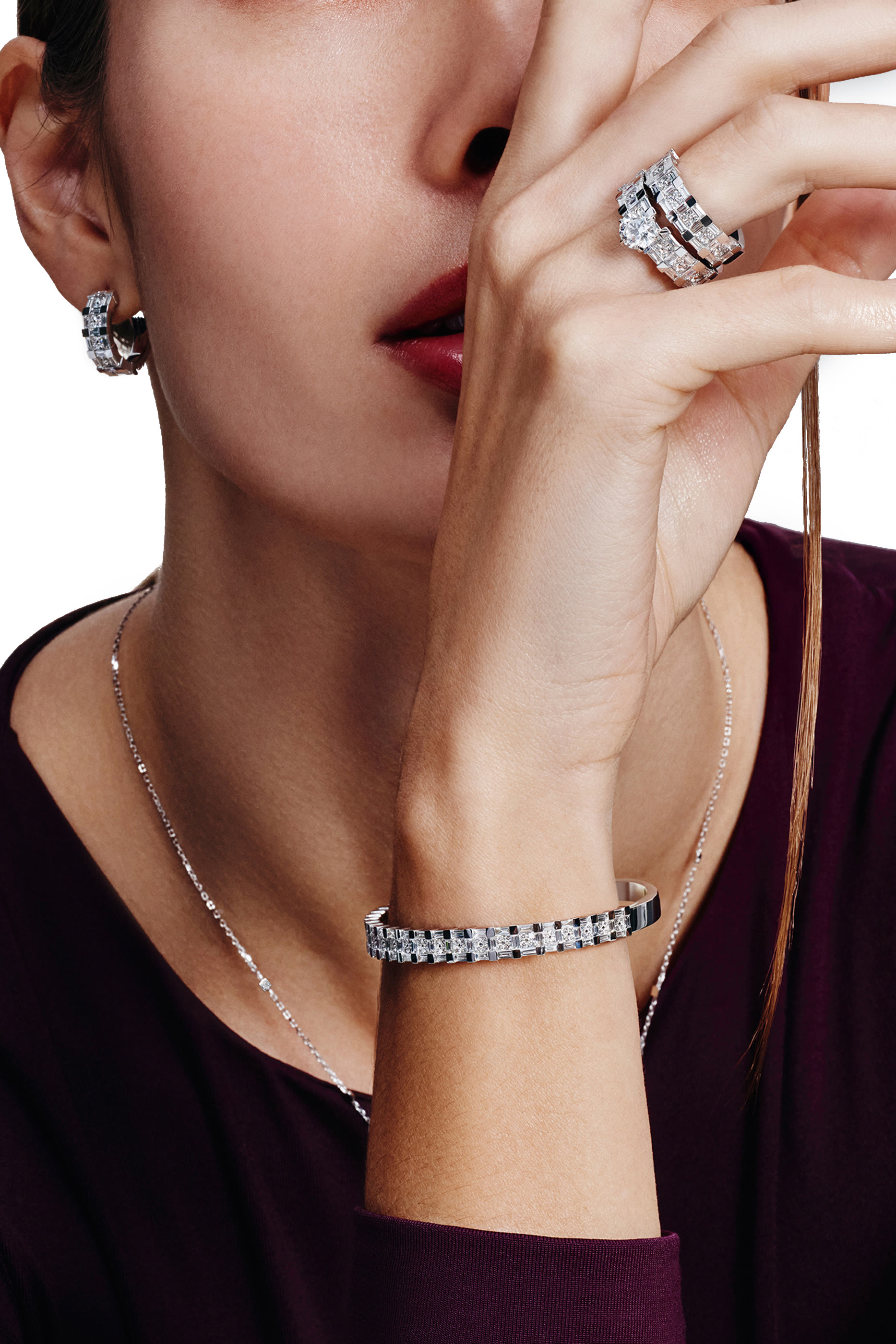 أقراط سبلندور مرصعة بالماس ذهب أبيض عيار 18