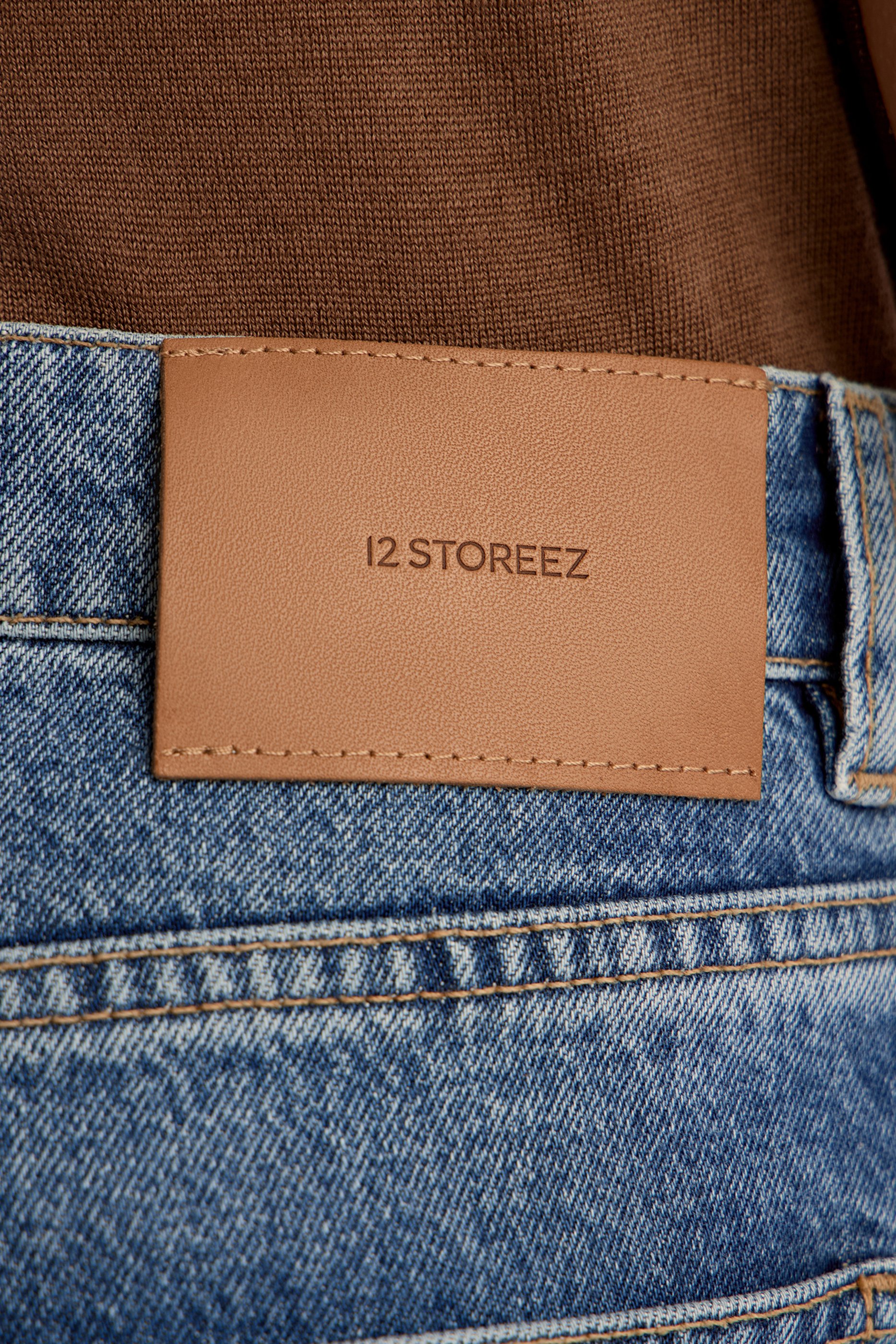 بنطال جينز 431 بقصة ساق واسعة