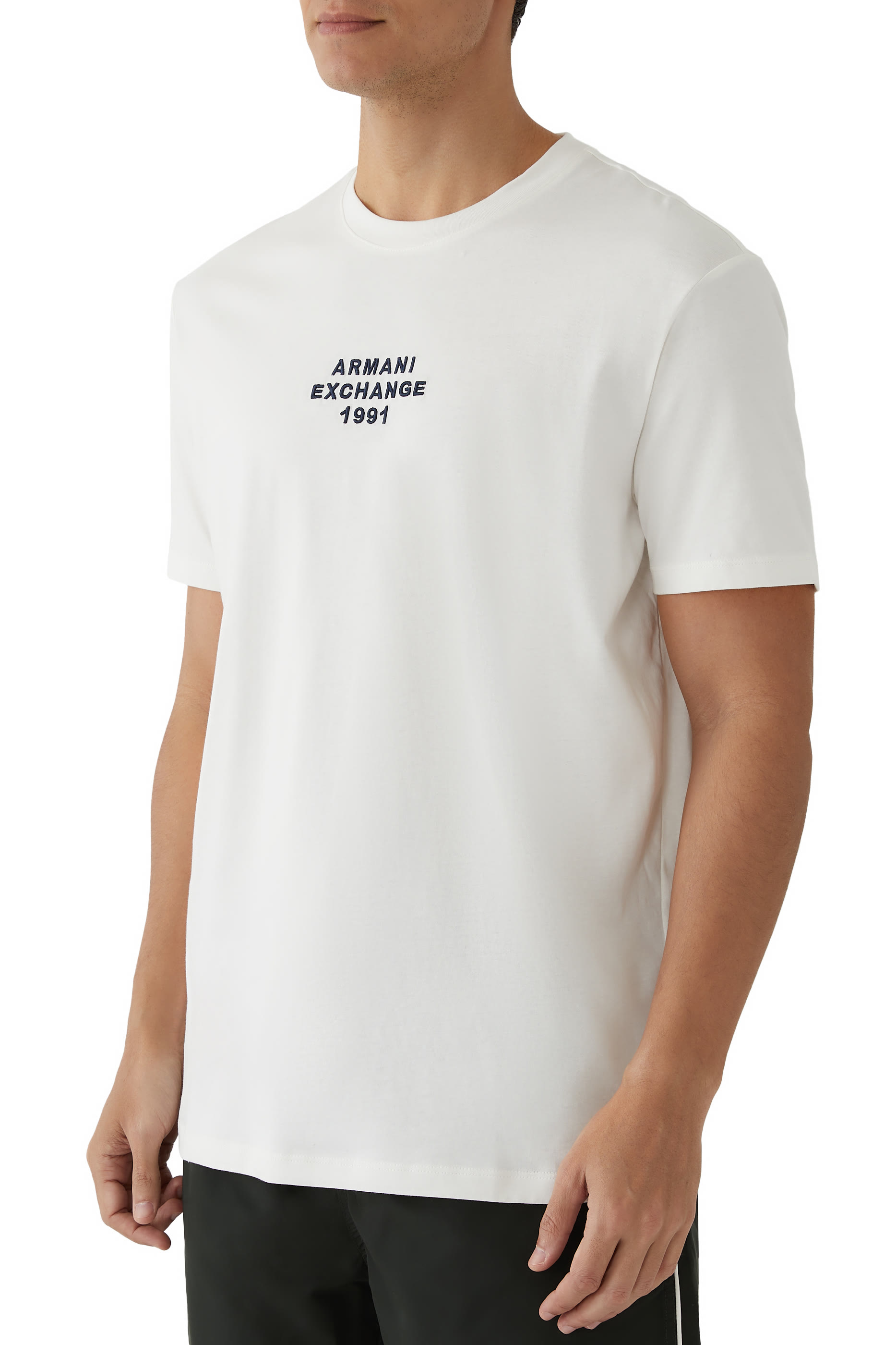 تيشيرت بحروف شعار الماركة