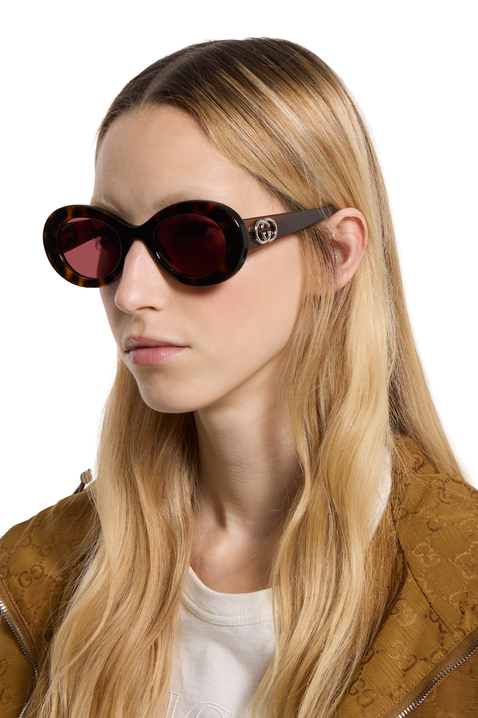 نظارة شمسية 2026 اس بإطار بيضاوي وحرفي شعار الماركة