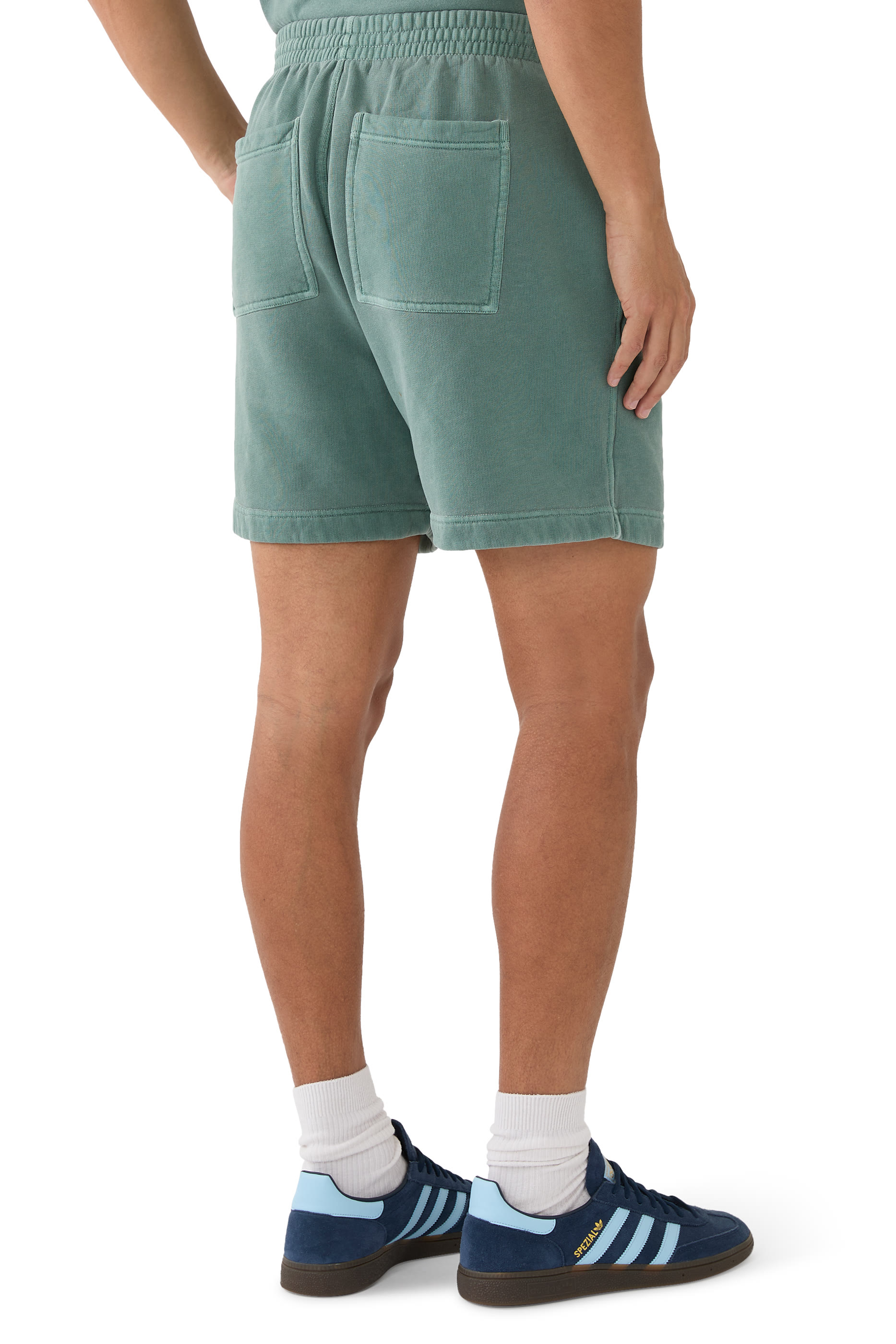 شورت بشعار الماركة