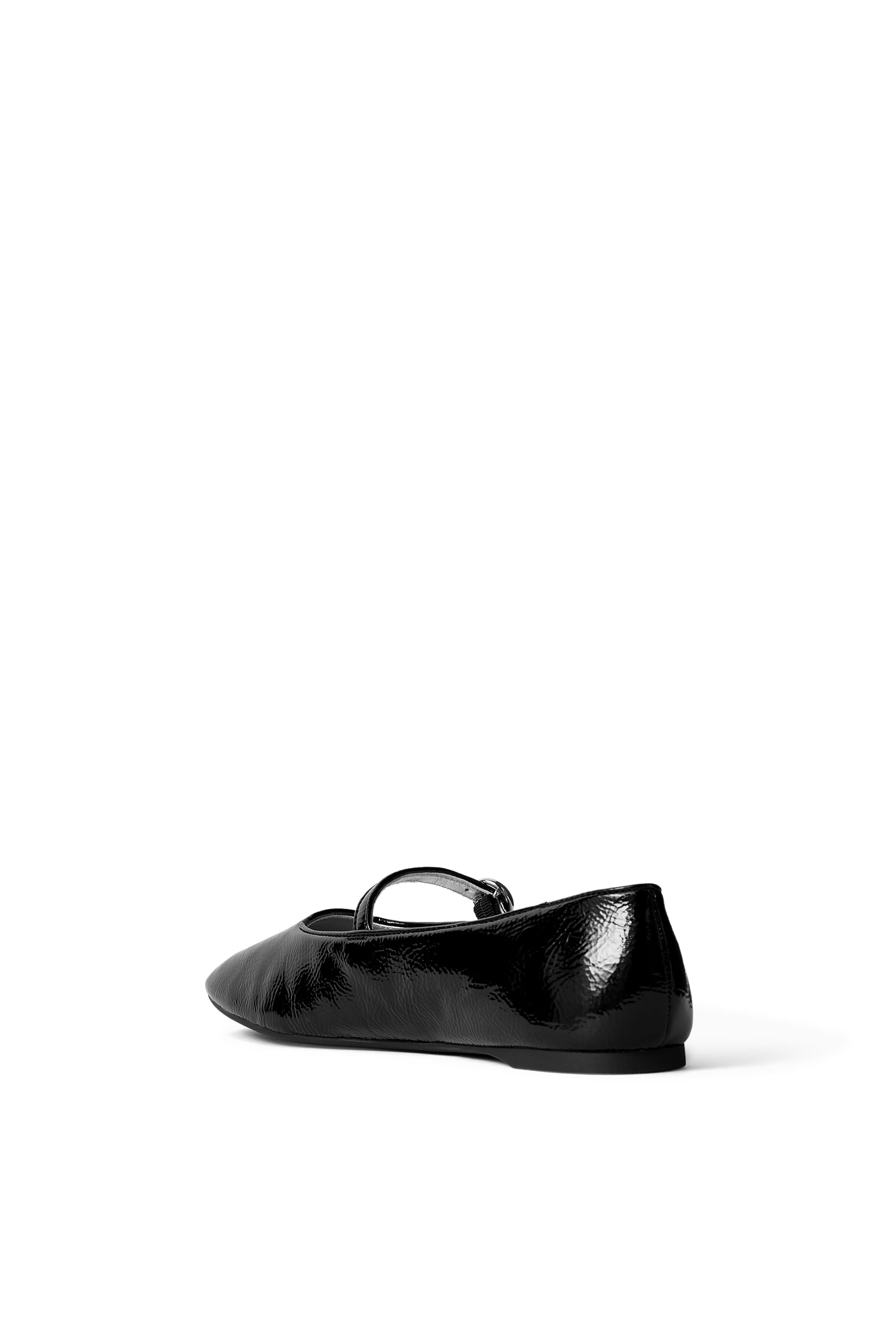 حذاء هالو ماري جين بنعل مسطح