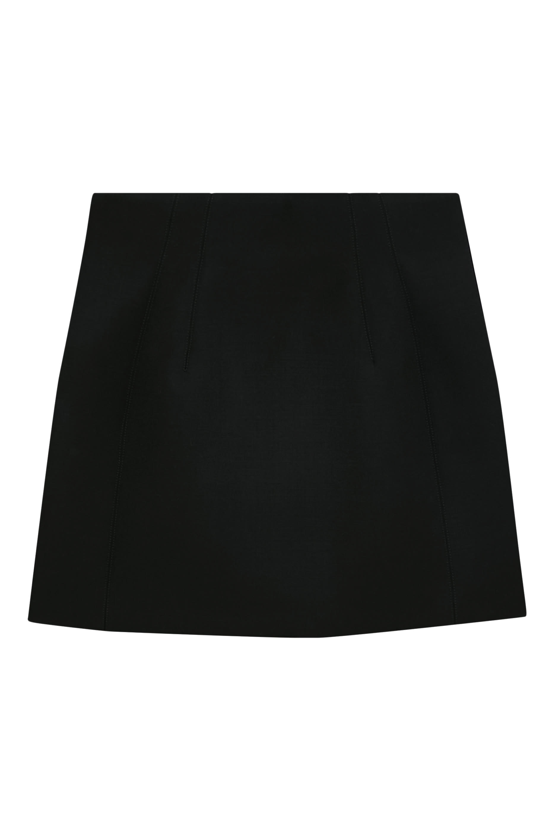 تنورة قصيرة بقصة ضيقة