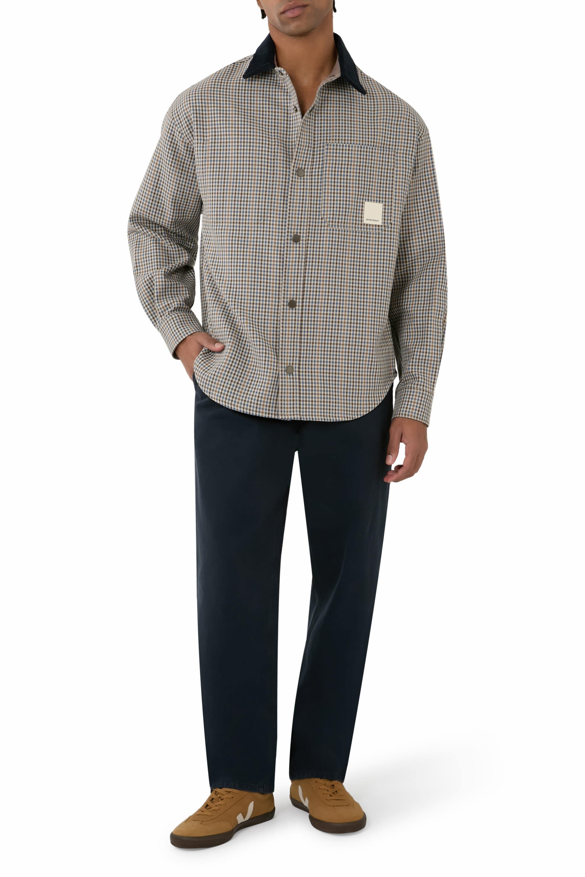 جاكيت بتصميم بوجهين بنقشة مربعات وشعار الماركة