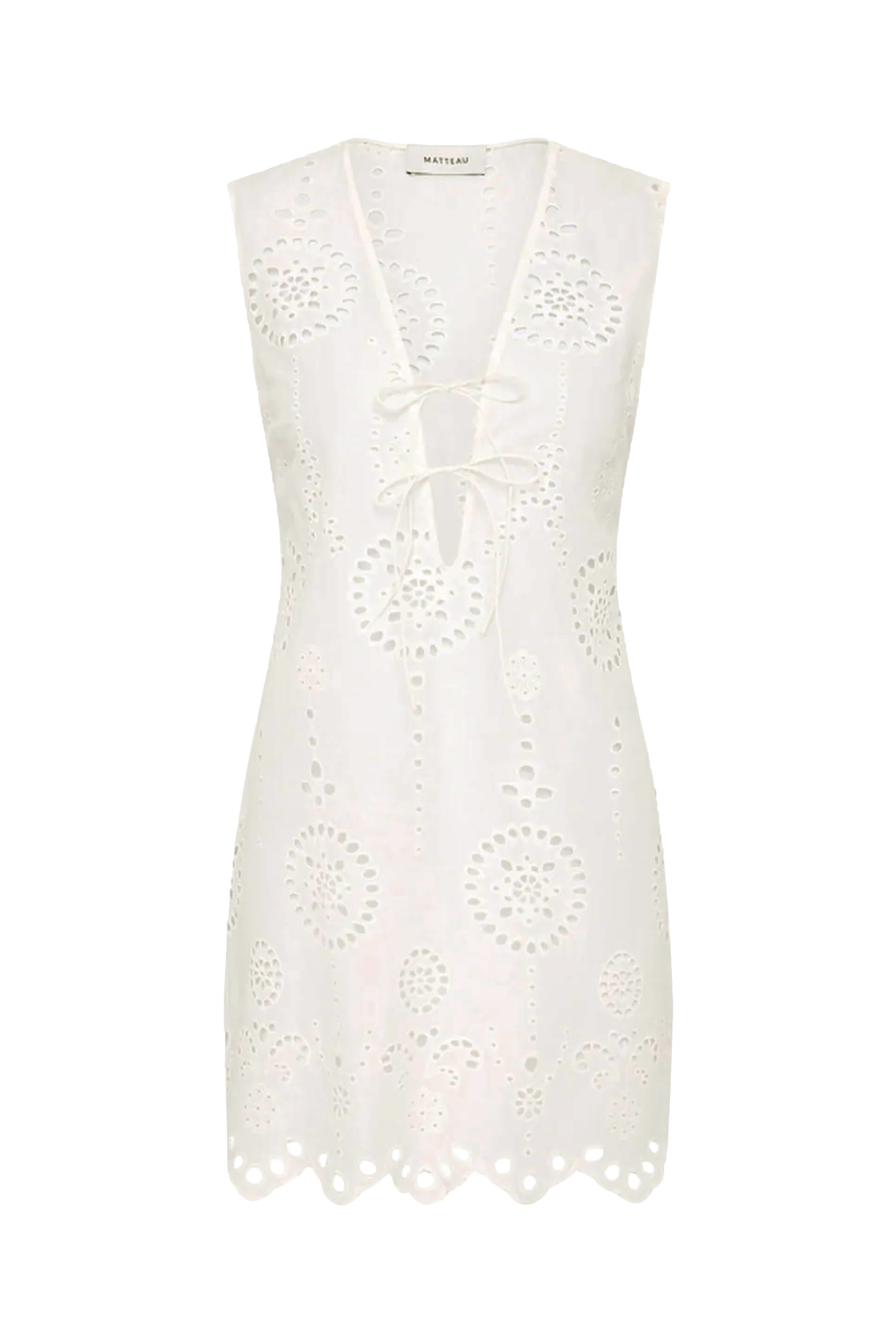 فستان قصير برباط وتطريزات