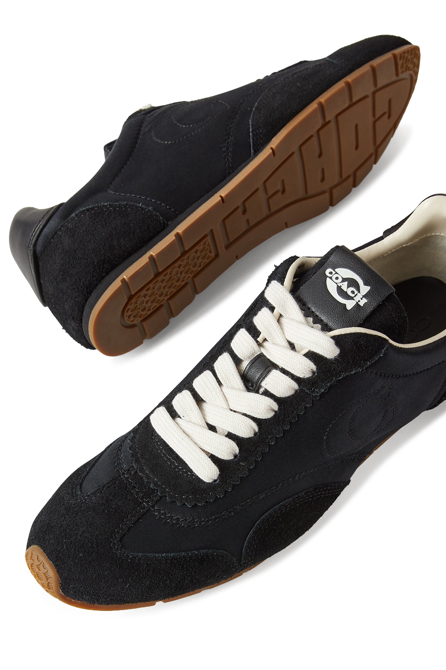 سنيكرز بنعل مسطح