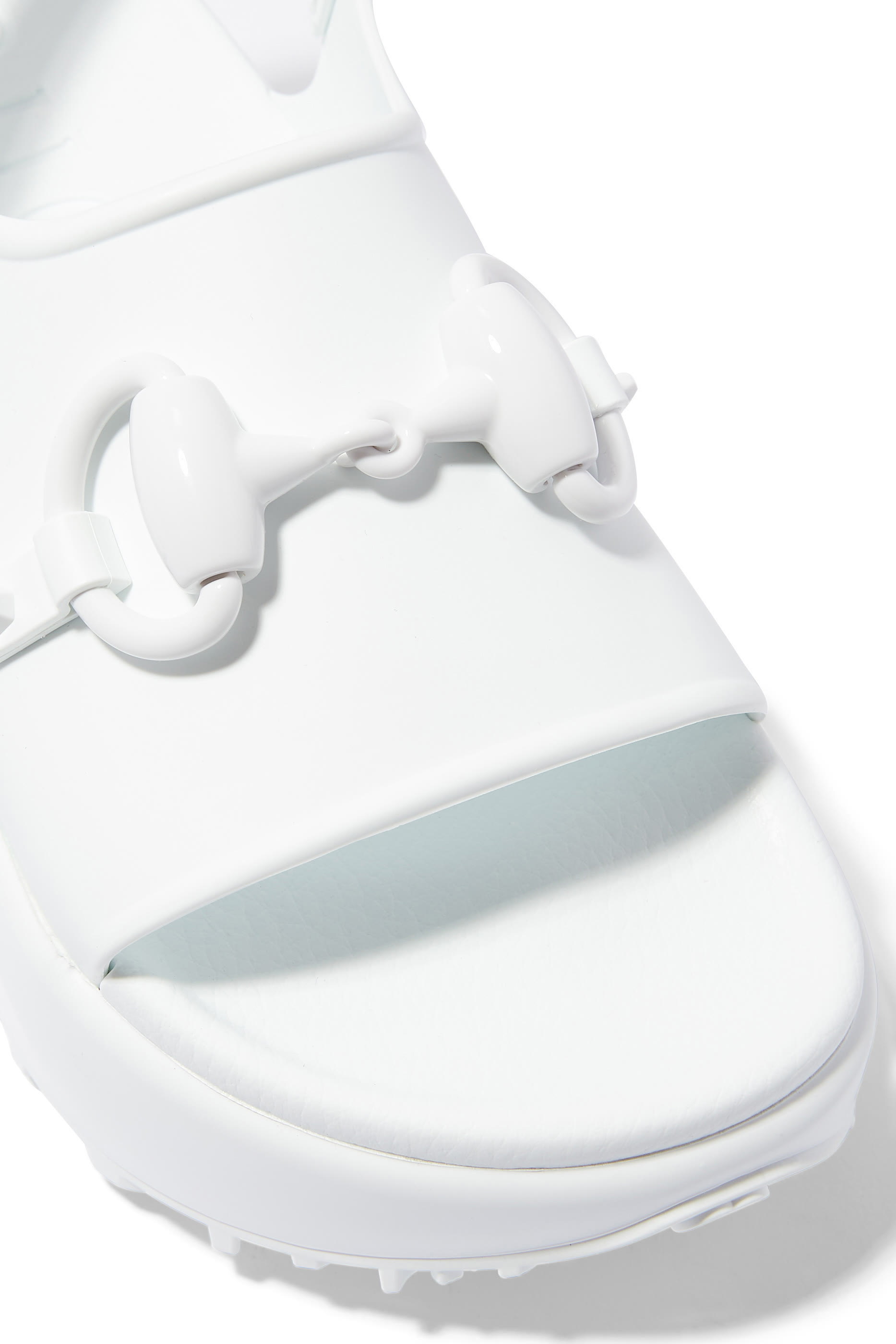 صندل بنعل سميك مطاط بشعار اللجام