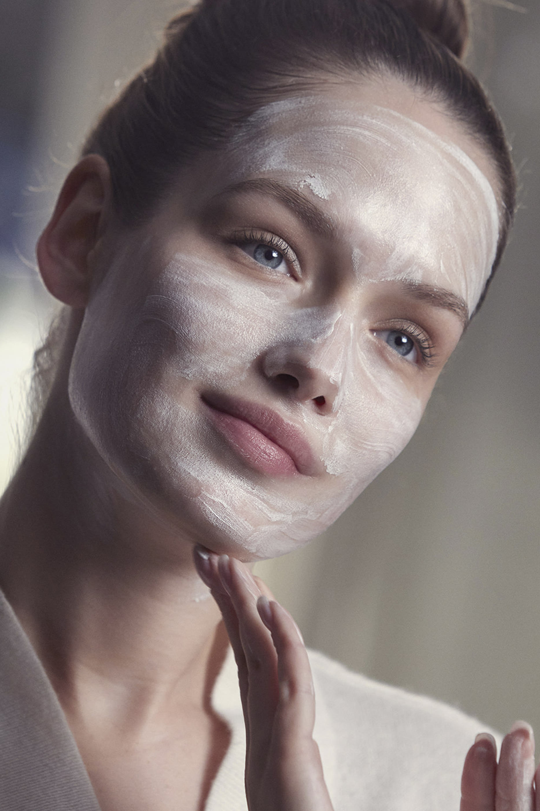 قناع لتنقية البشرة بعمق بالراتنج الاستوائي