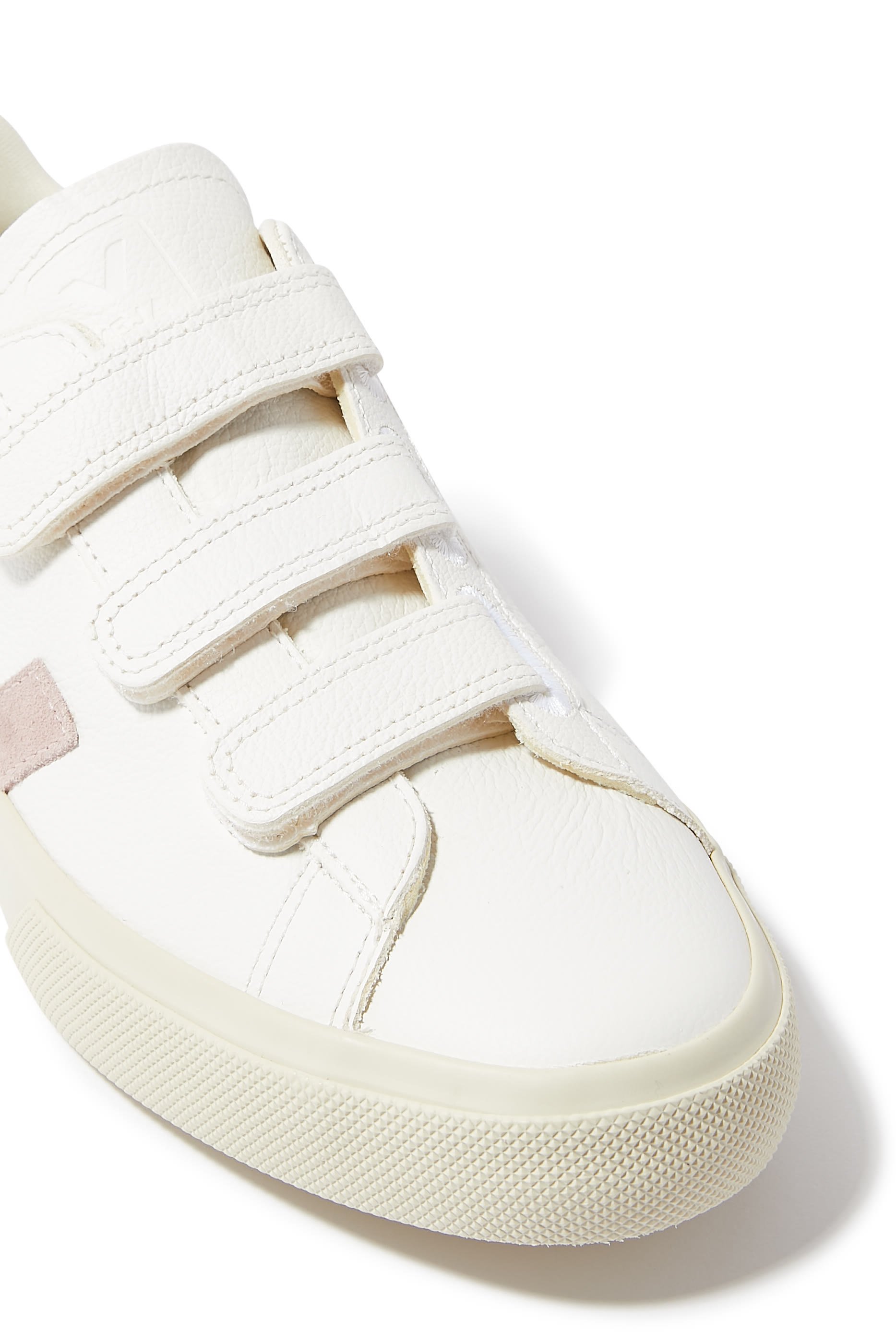 سنيكرز ريسيفي جلد خالي من الكروم