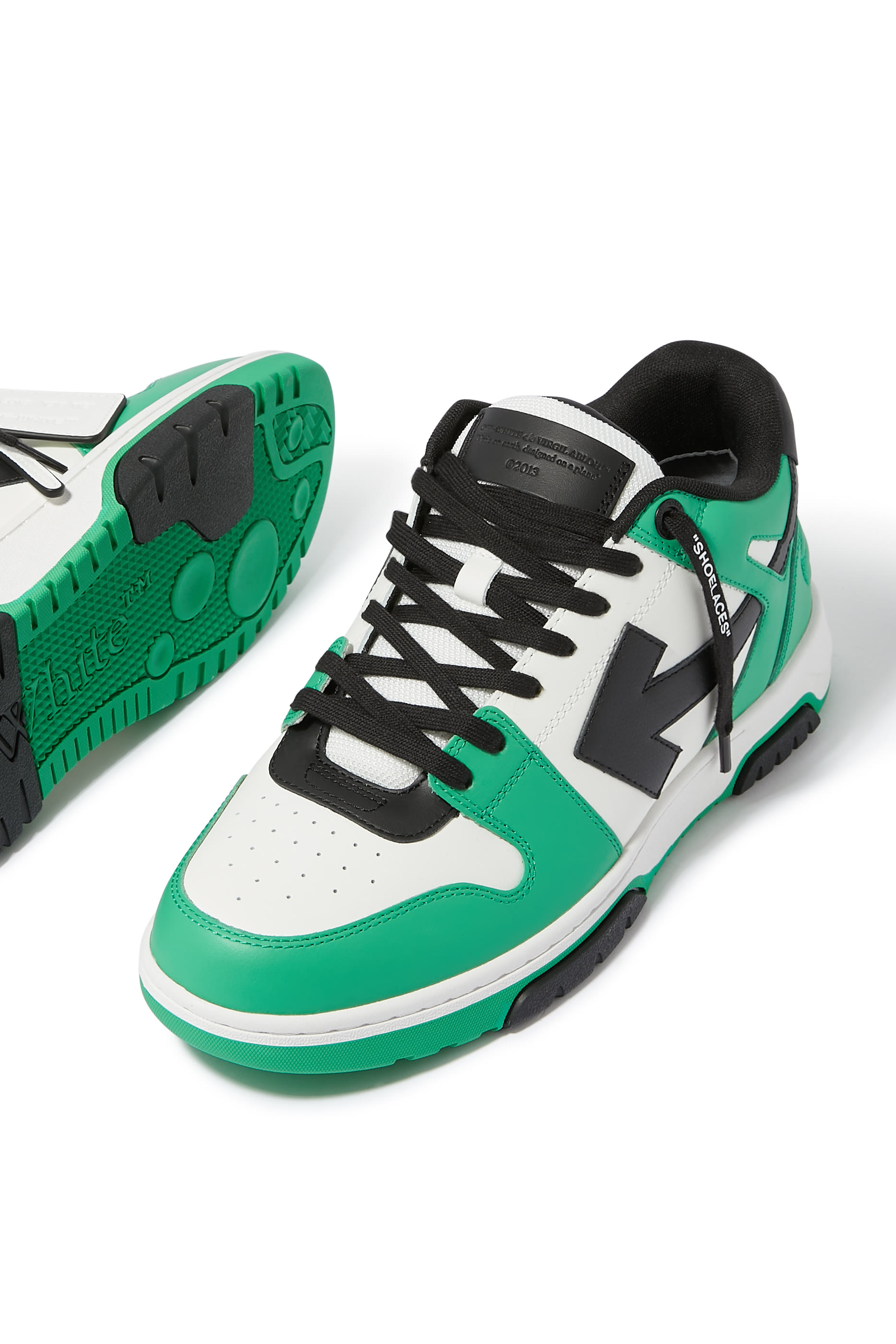 سنيكرز أوت أوف أوفيس جلد