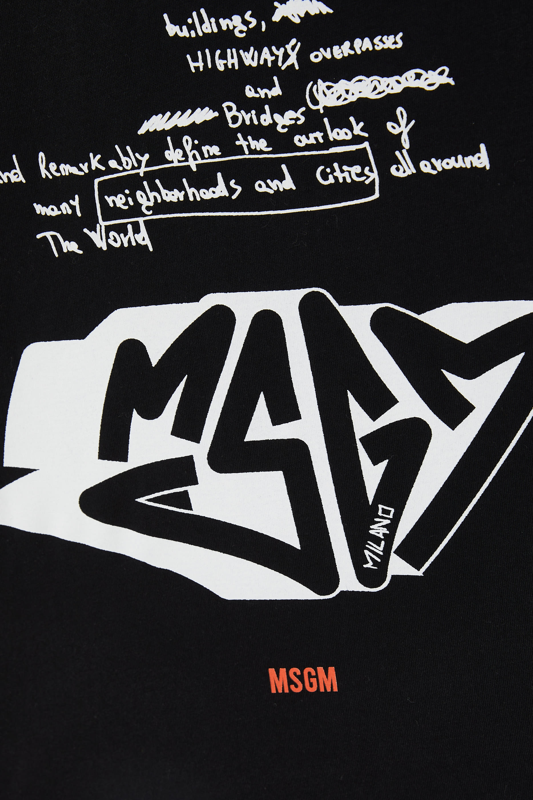 تيشيرت بشعار الماركة للأطفال