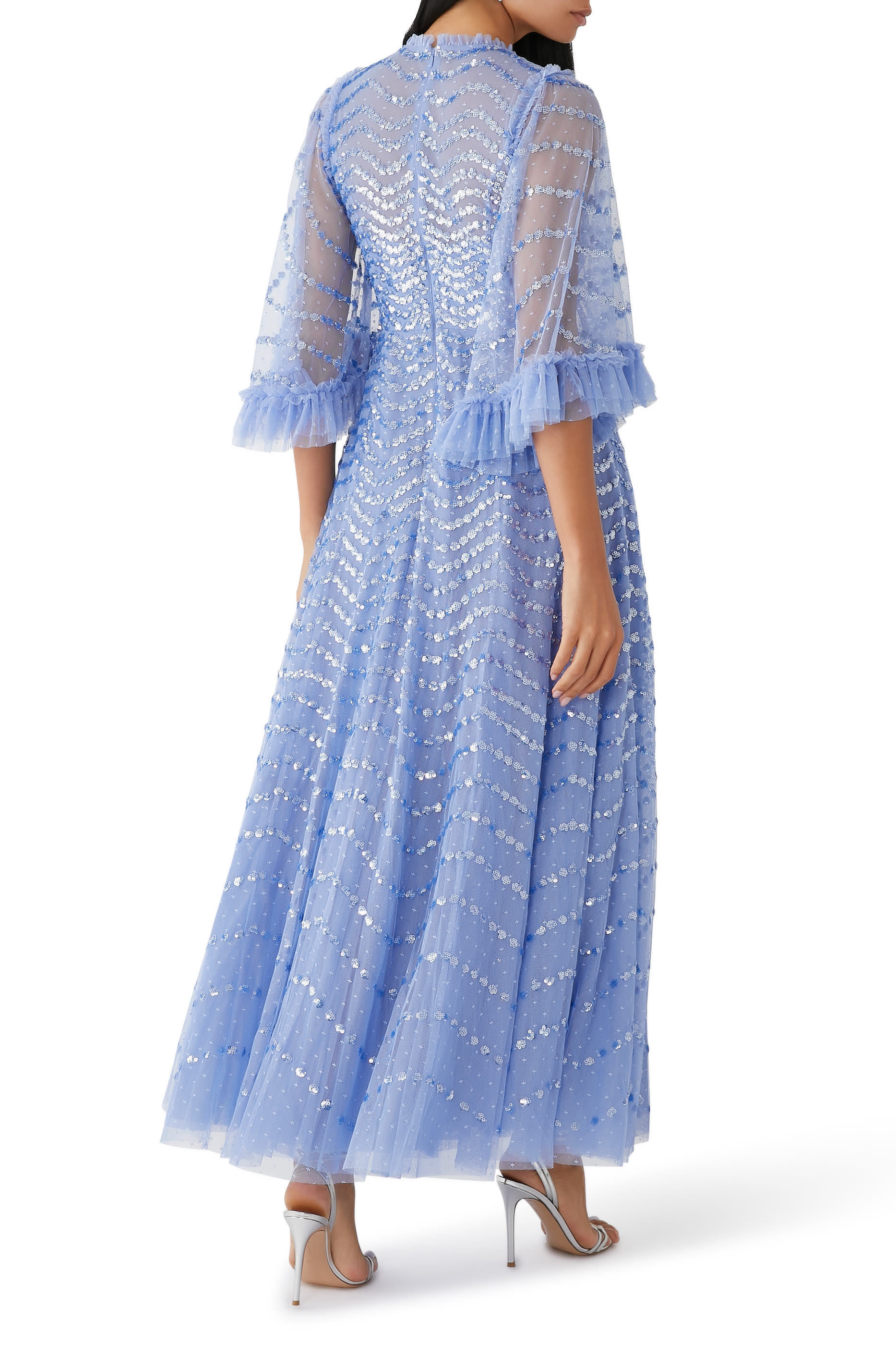 فستان سهرة بطول الكاحل وياقة V وتطريزات مموجة بالترتر