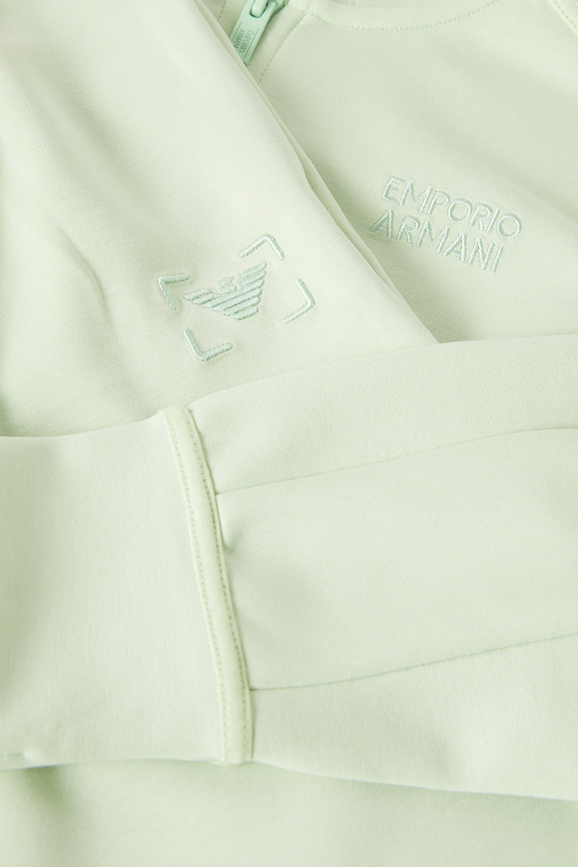 بدلة رياضية مطرزة للأطفال