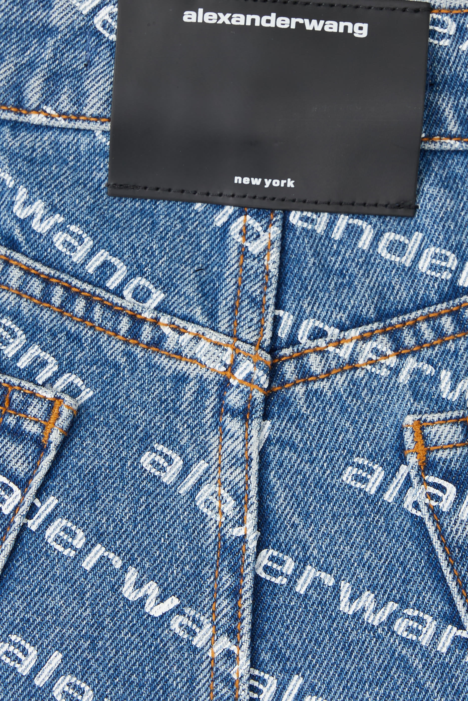 شورت بايت بشعار الماركة