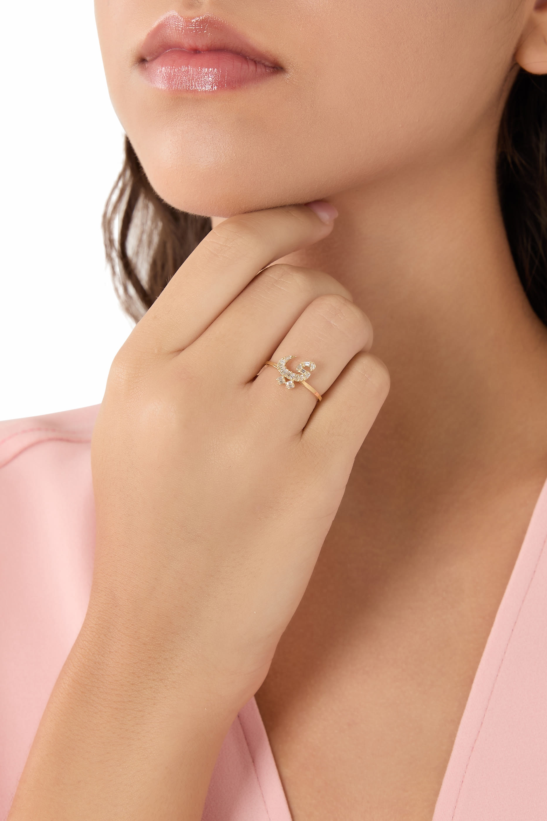 خاتم أولا بحلية حرف "ي" مرصعة بالماس مقاس XS ذهب أصفر عيار 18