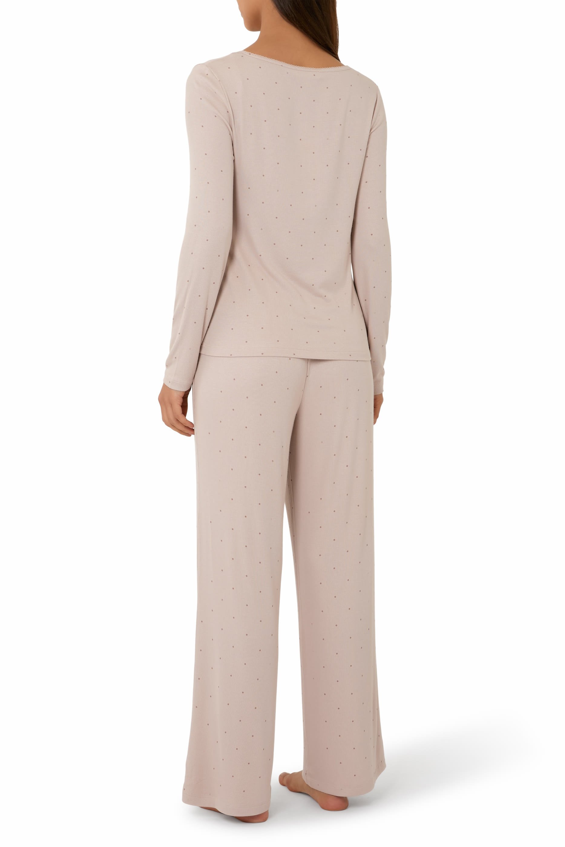 طقم بيجامة بنقشة نقاط وياقة عميقة جيرسيه مضلع ناعم