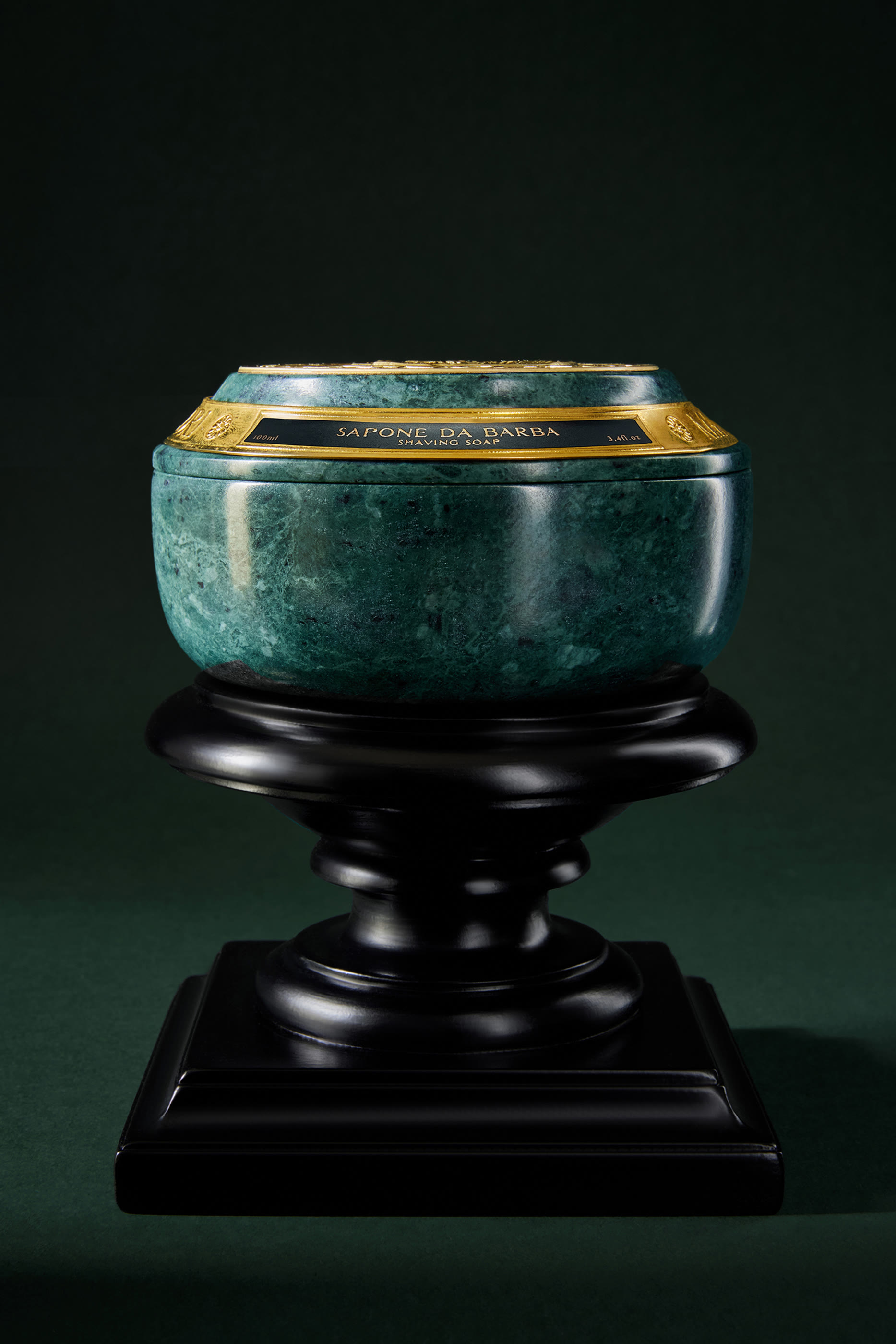 صابون حلاقة في عبوة