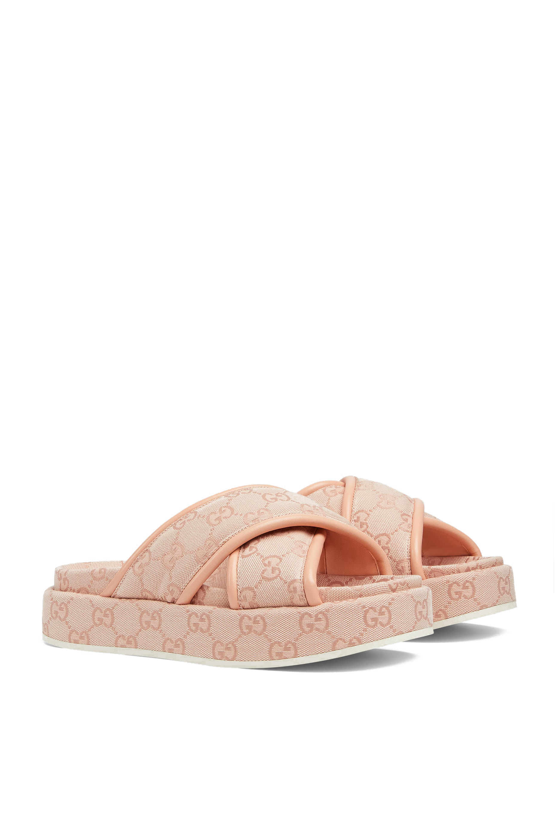 صندل بنعل سميك 30 وشعار الماركة